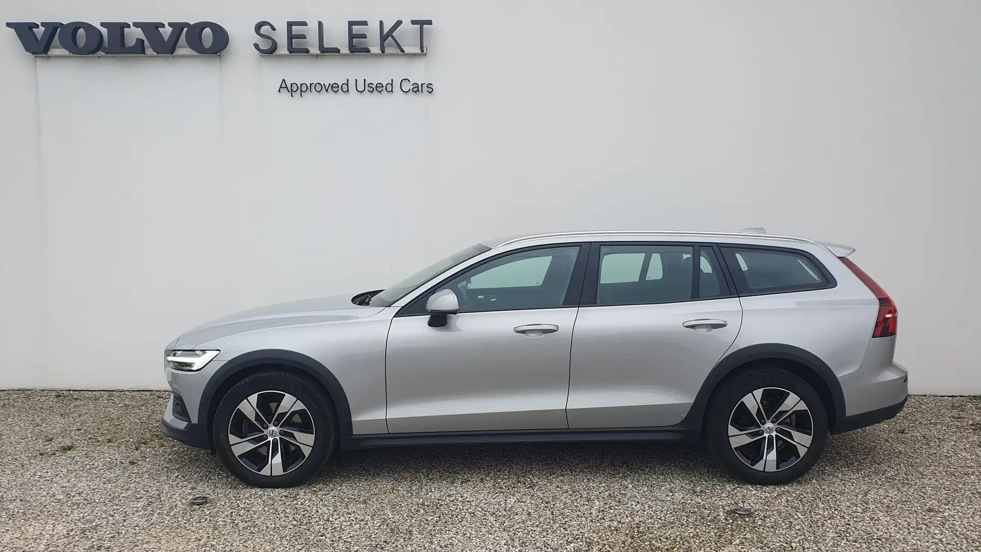 Volvo V60 Cross Country V60 Cross Country 2.0 b4 (D) Plus awd auto Silber - 2