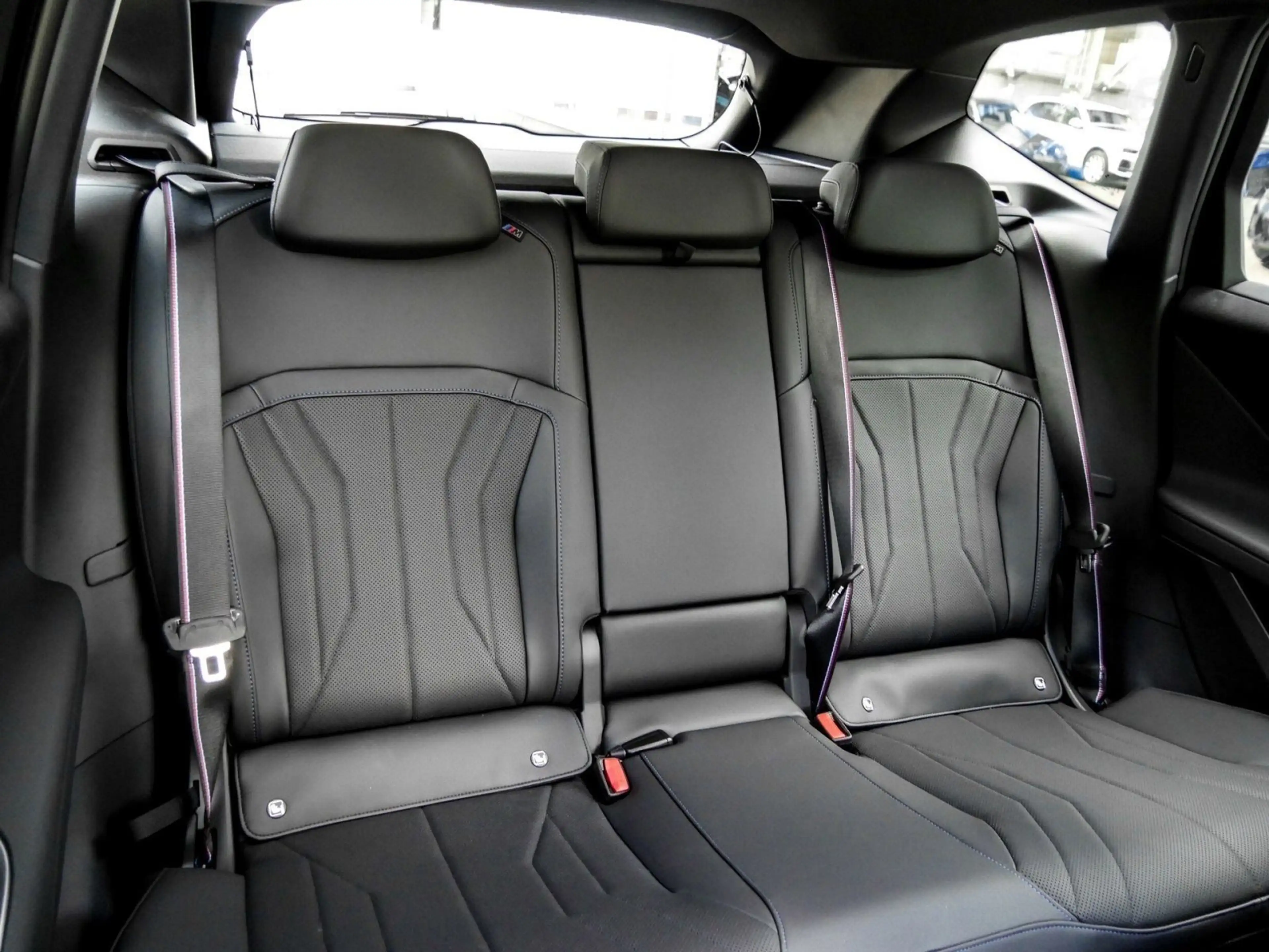 BMW iX3 40 M SPORT PRO+AHK+PANO+DA PLUS+HuD+H/K — photo 4