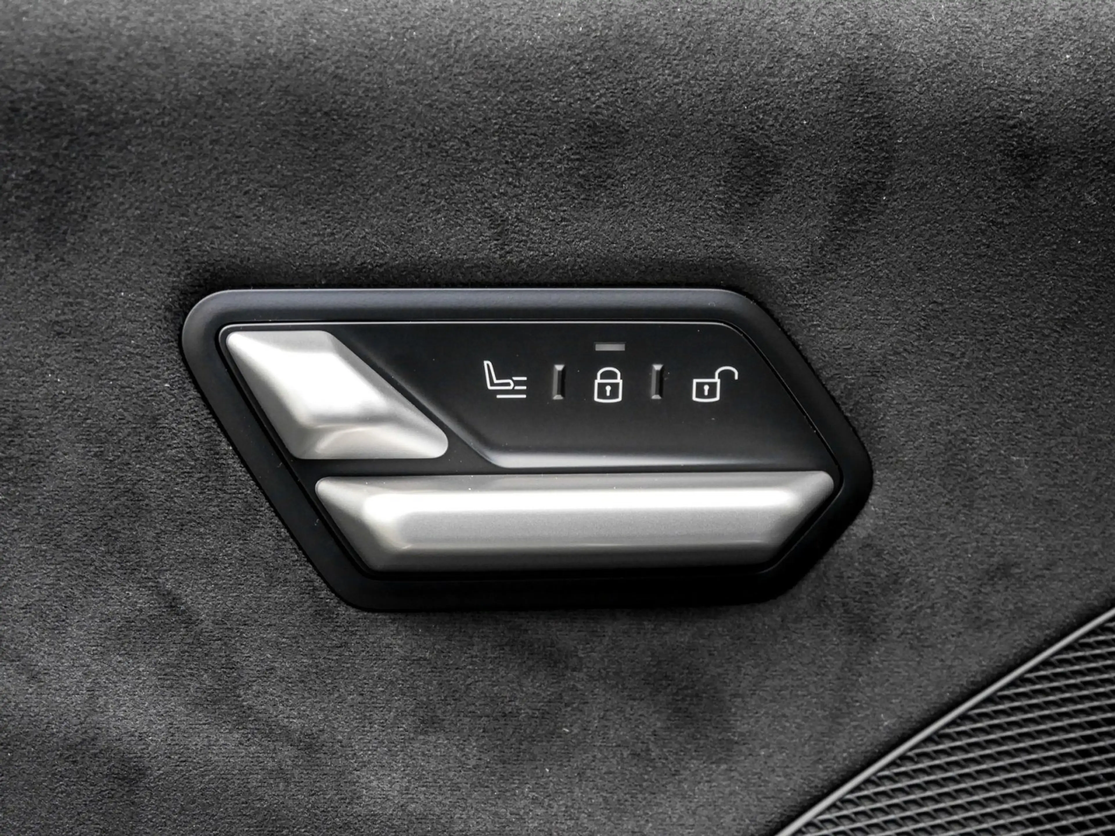 BMW iX3 40 M SPORT PRO+AHK+PANO+DA PLUS+HuD+H/K — photo 15