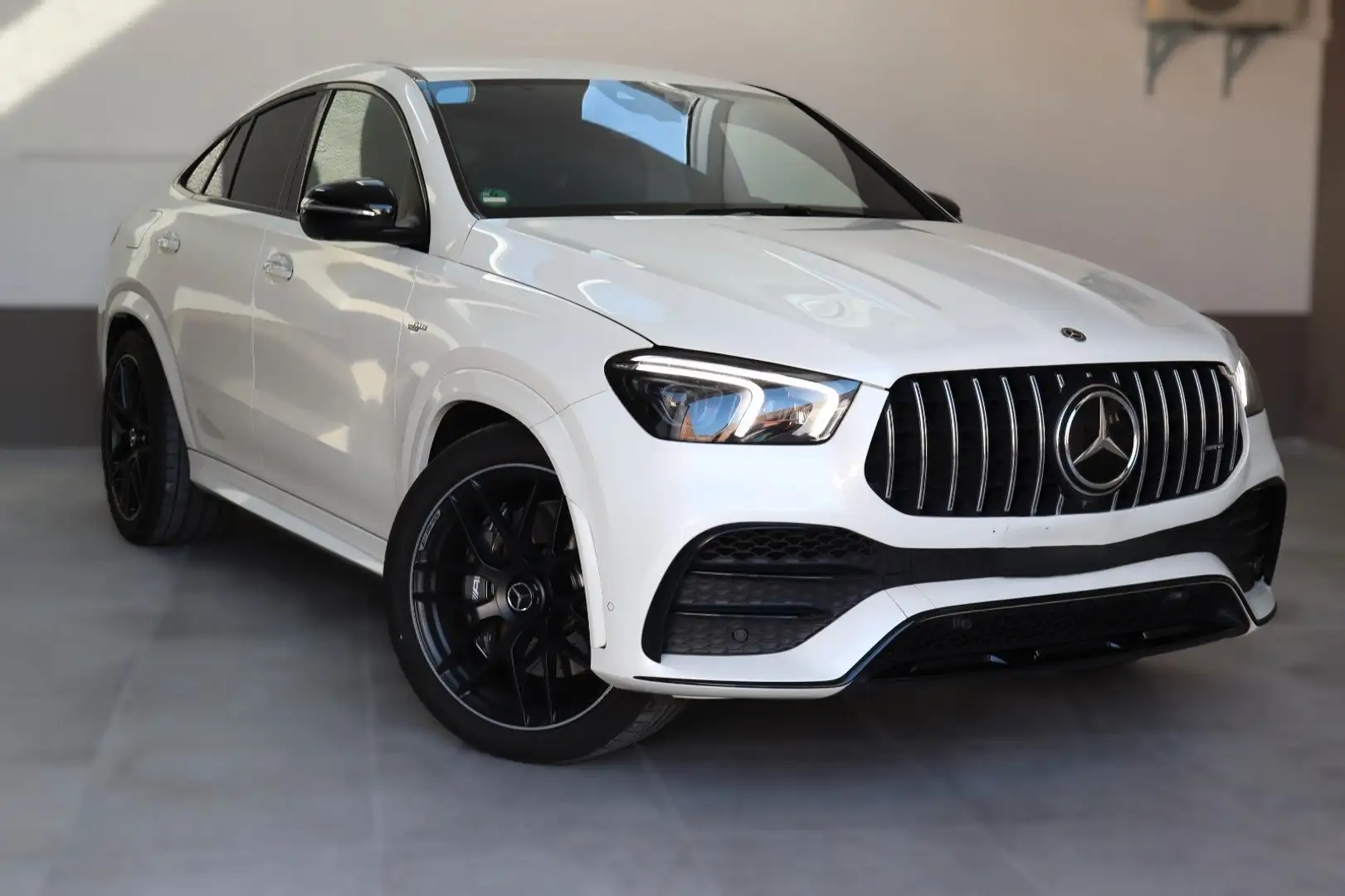 Mercedes-Benz GLE 53 AMG Coupe 4Matic+Performance+Night-Paket Alb - 1