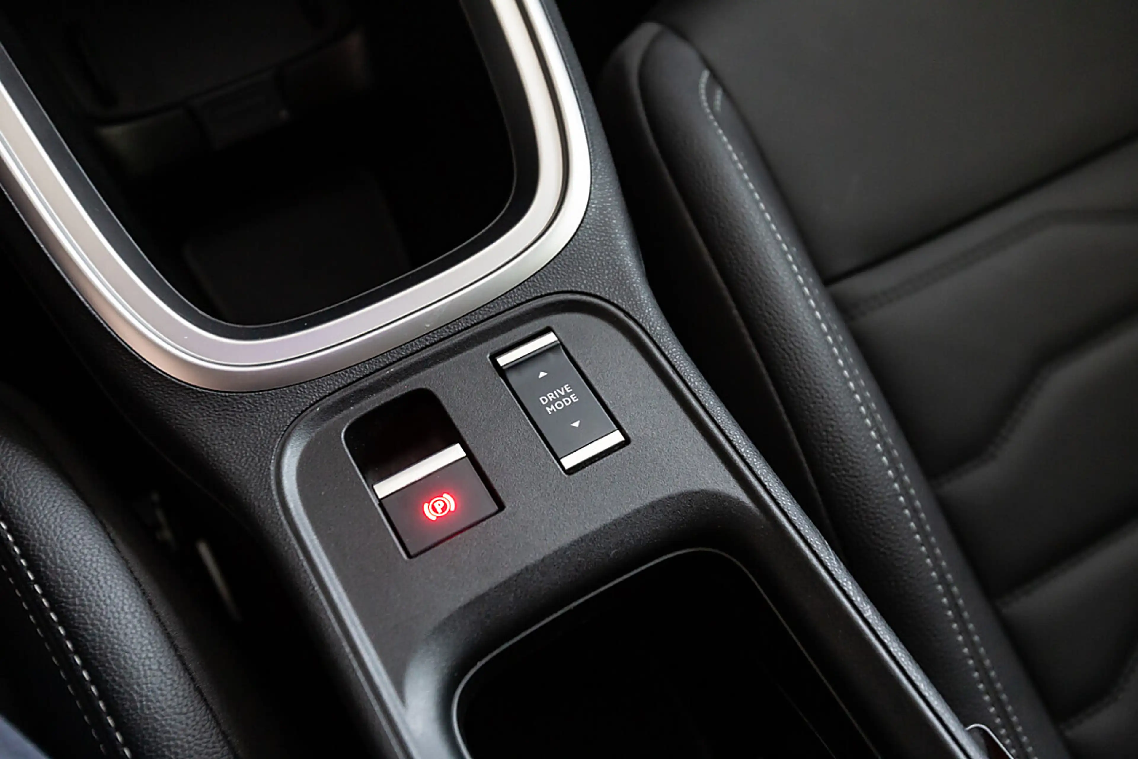 Jeep Avenger Elektro Summit — photo 13