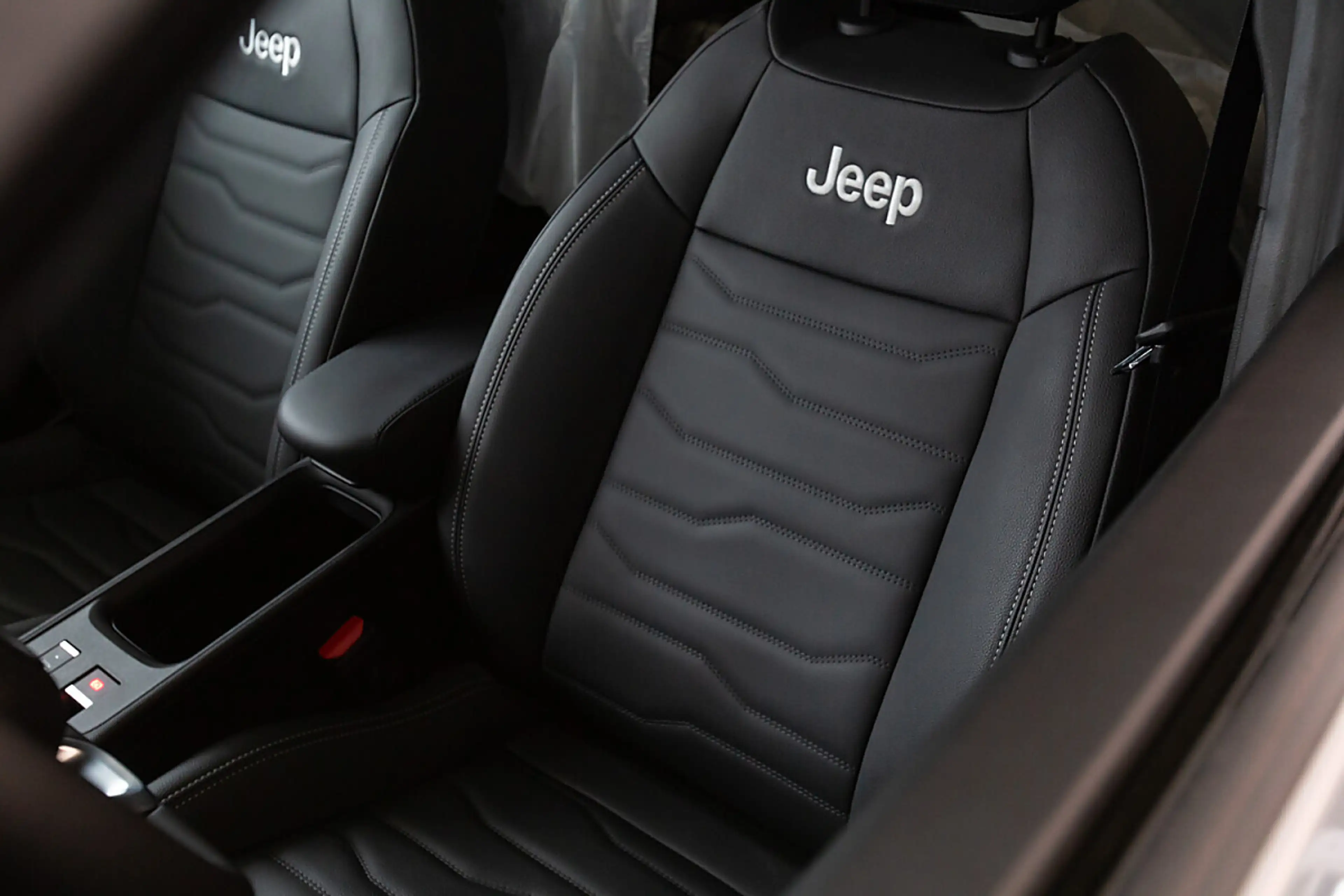 Jeep Avenger Elektro Summit — photo 8