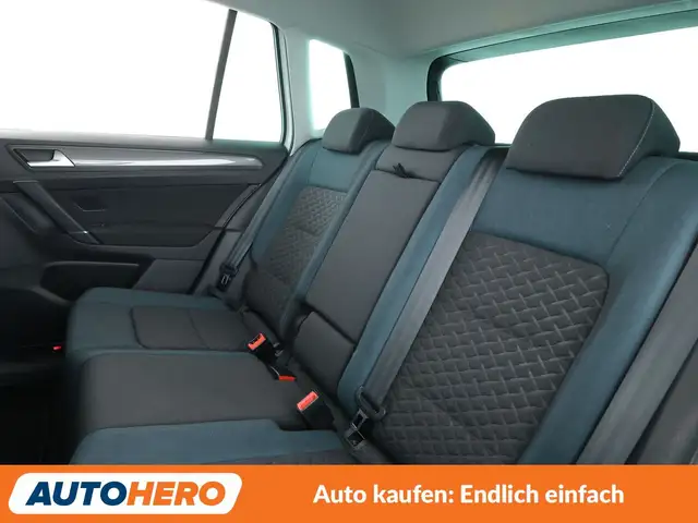 Volkswagen Golf Sportsvan view 14
