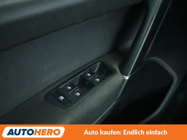 Volkswagen Golf Sportsvan view 27