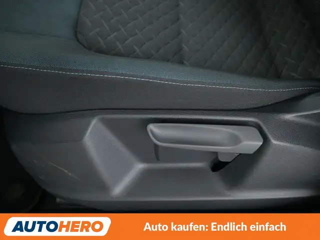Volkswagen Golf Sportsvan view 28