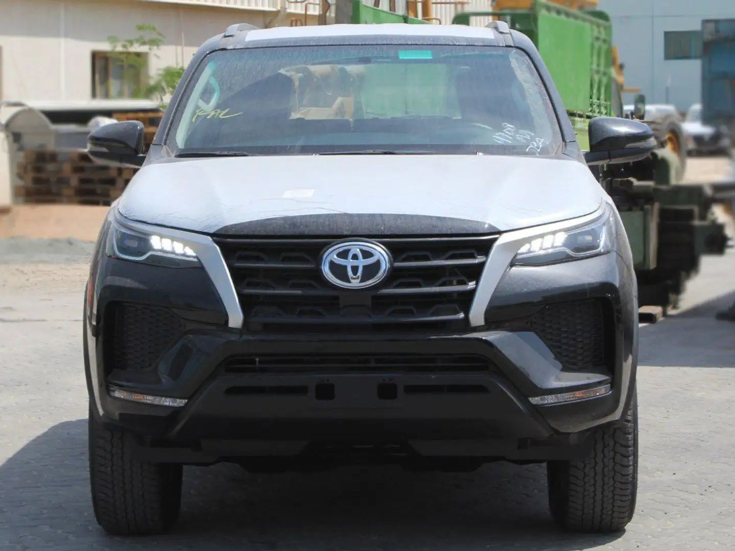 Toyota Fortuner 2.7L ESSENCE AT 2023**EXPORT ONLY** Negro - 2