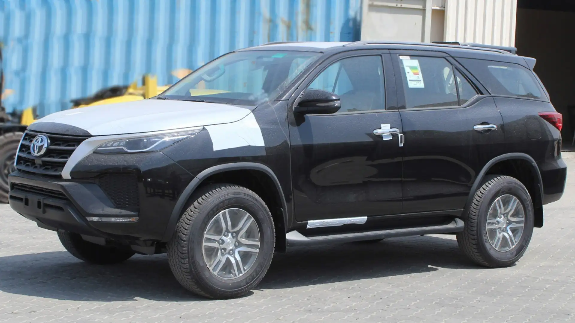 Toyota Fortuner 2.7L ESSENCE AT 2023**EXPORT ONLY** crna - 1