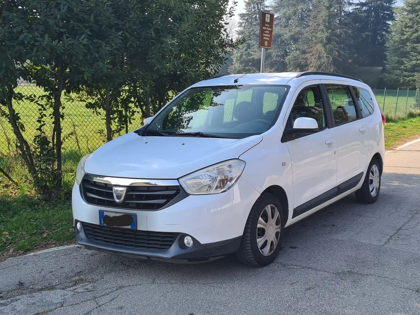 Dacia Lodgy 1.5 dci Laureate 110cv 7p.ti Bianco - 1