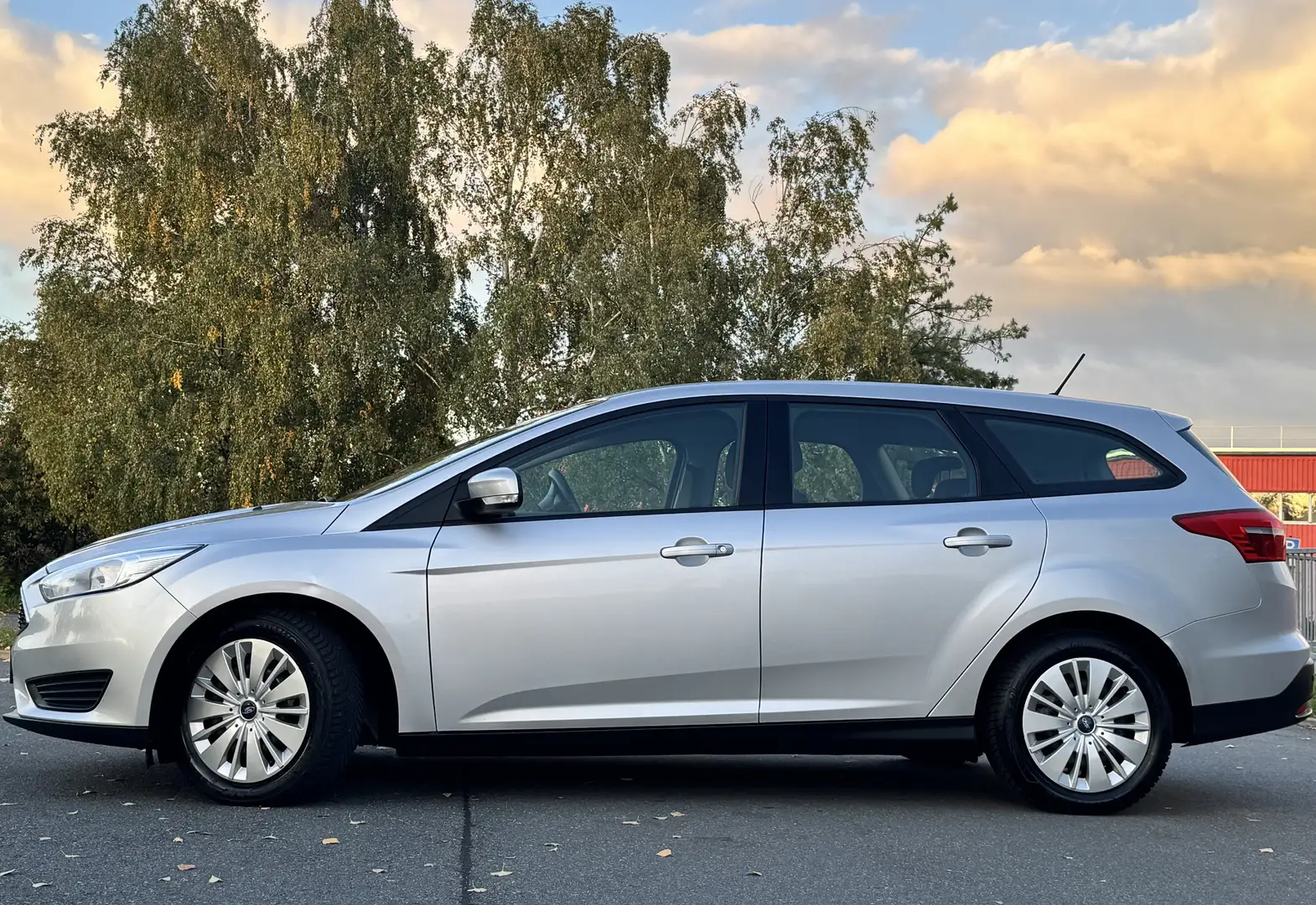 Ford Focus Turnier 1,5 TDCi*KLIMA*PDC*TEMP*S/S*6G* Argent - 2