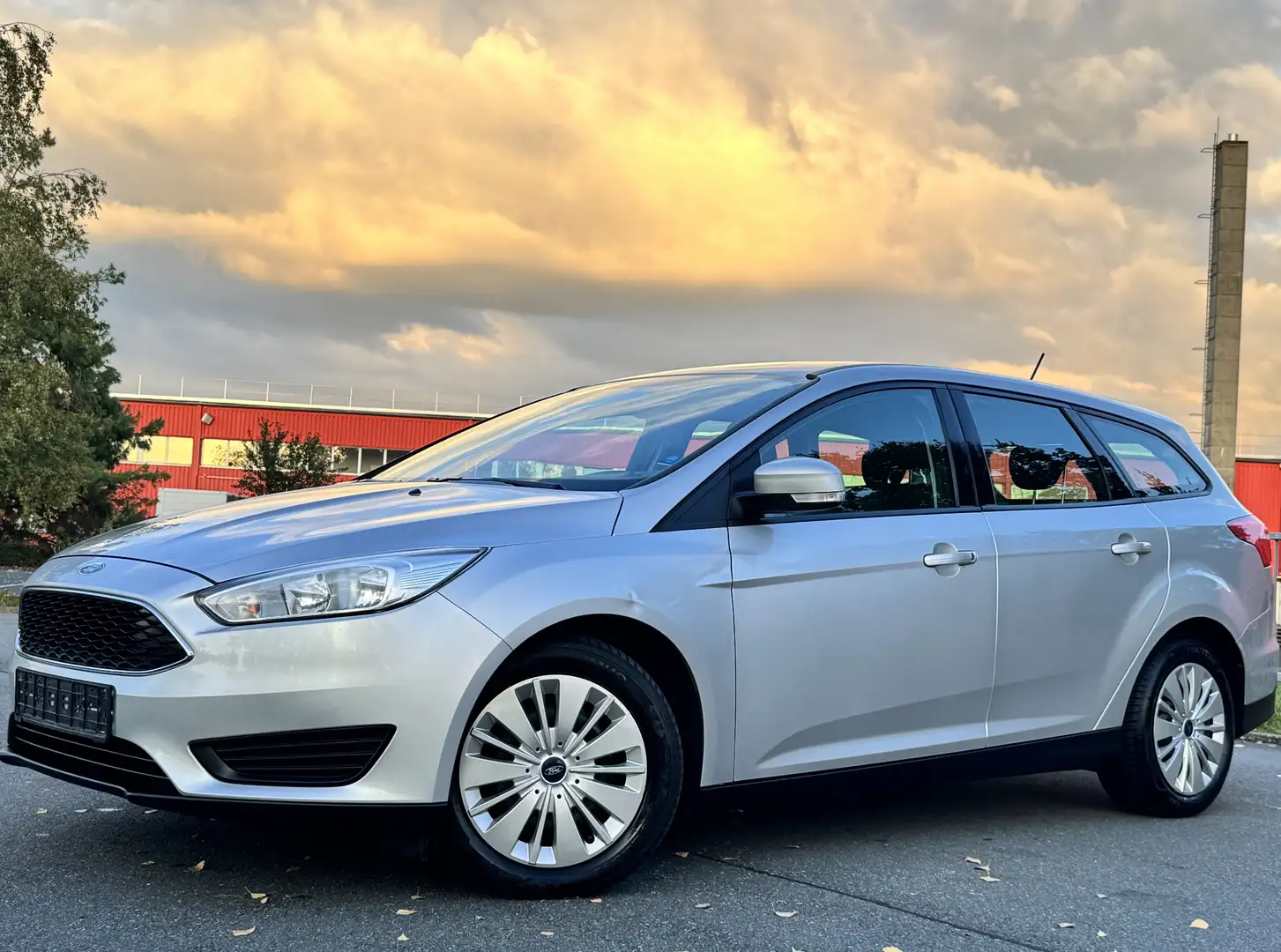 Ford Focus Turnier 1,5 TDCi*KLIMA*PDC*TEMP*S/S*6G* Argent - 1