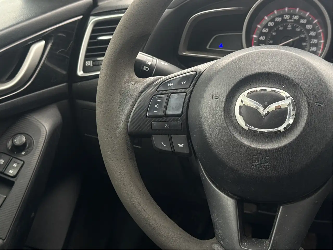 Mazda 3 снимка Mazda 3
