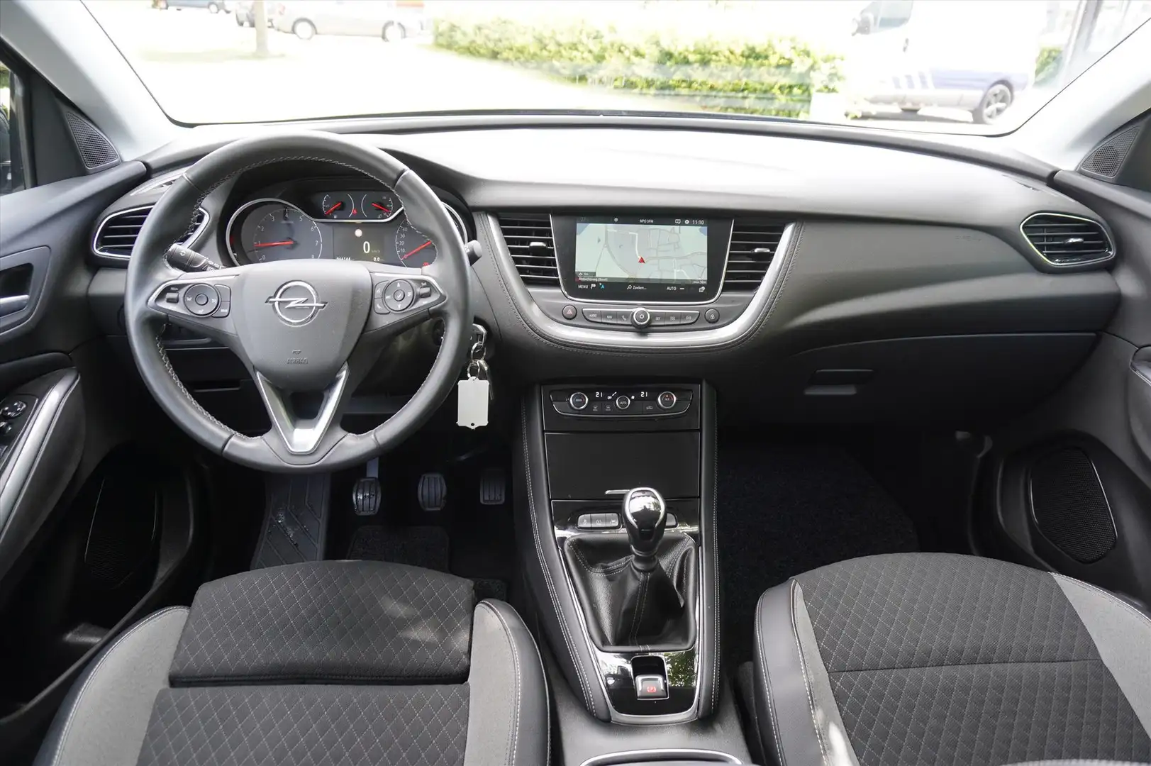 Opel Grandland X 1.2 Turbo 130pk S&S Business Executive Navigatie Noir - 2