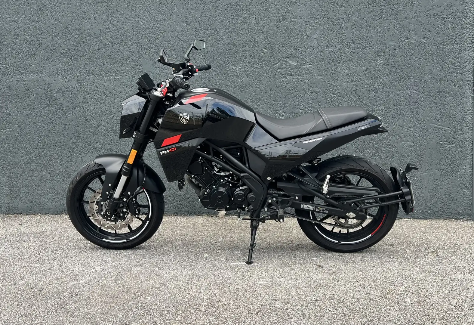 Peugeot PM-01 Zwart - 2