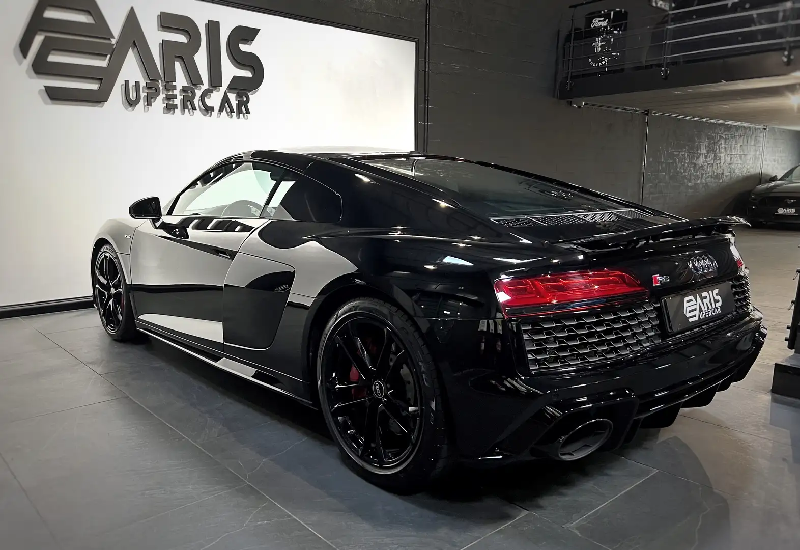 Audi R8 V10 5.2 FSI 540 S tronic 7 RWD - 2