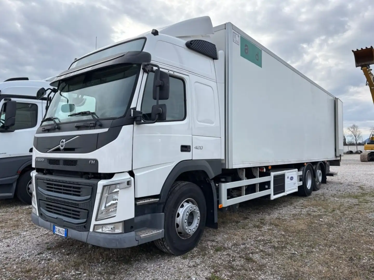 Volvo MOTRICE FM420 3 ASSI FRIGO 9,60m Weiß - 2