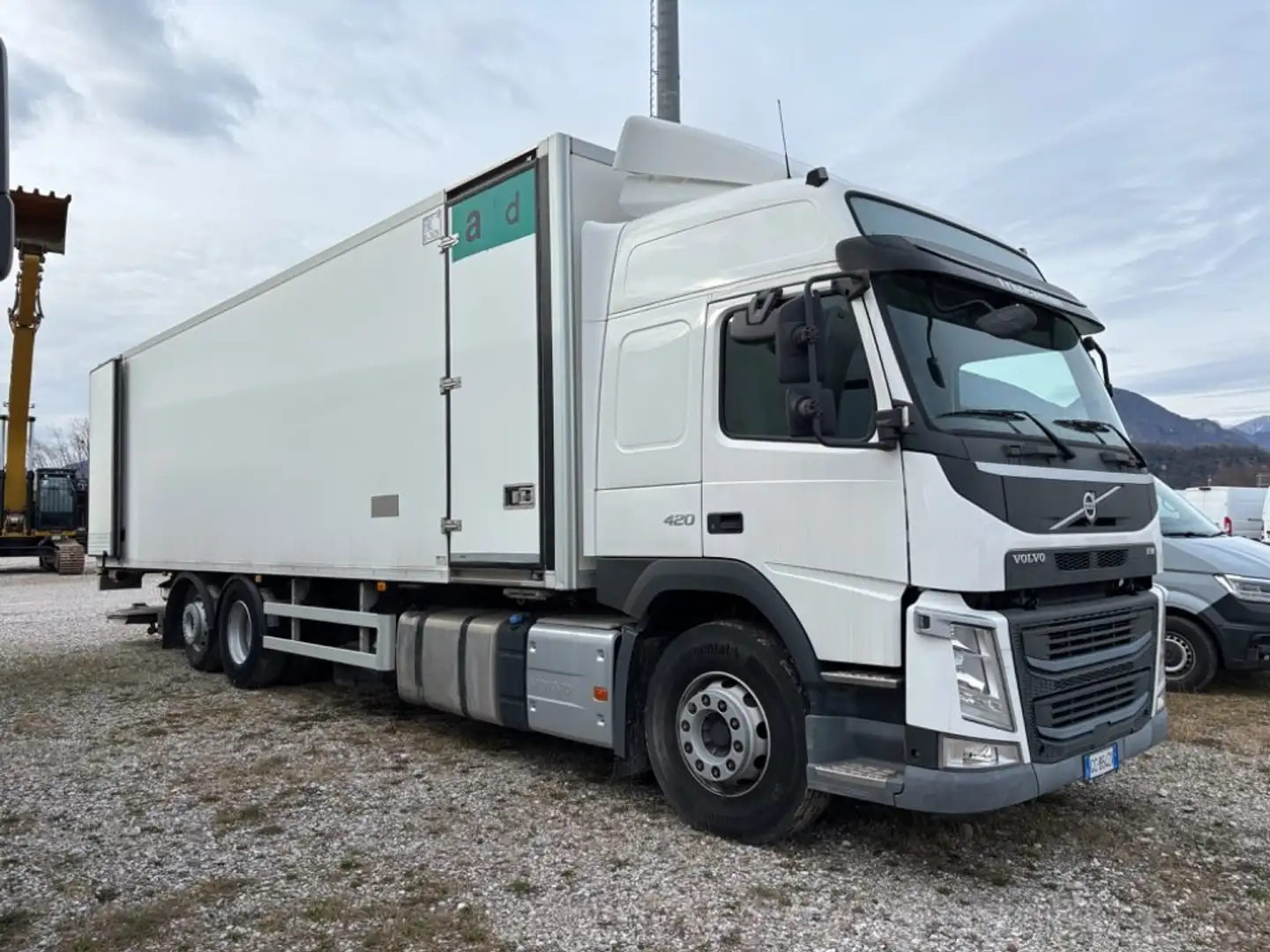 Volvo MOTRICE FM420 3 ASSI FRIGO 9,60m Weiß - 1