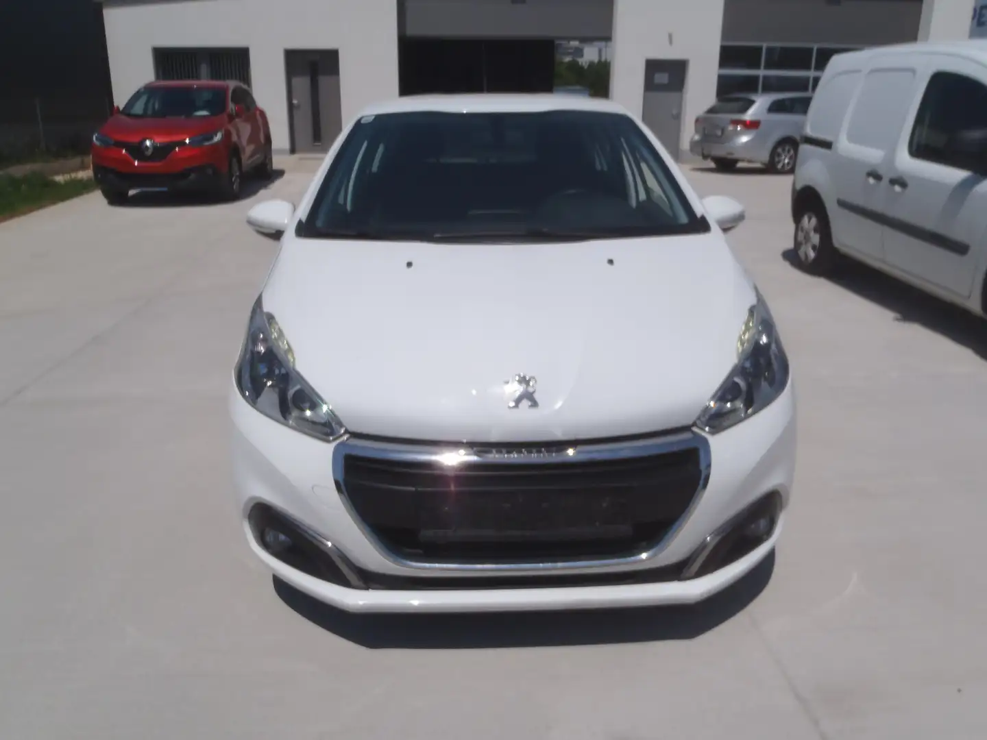 Peugeot 208 208 Active 1,6 BlueHDi 75 S Weiß - 1