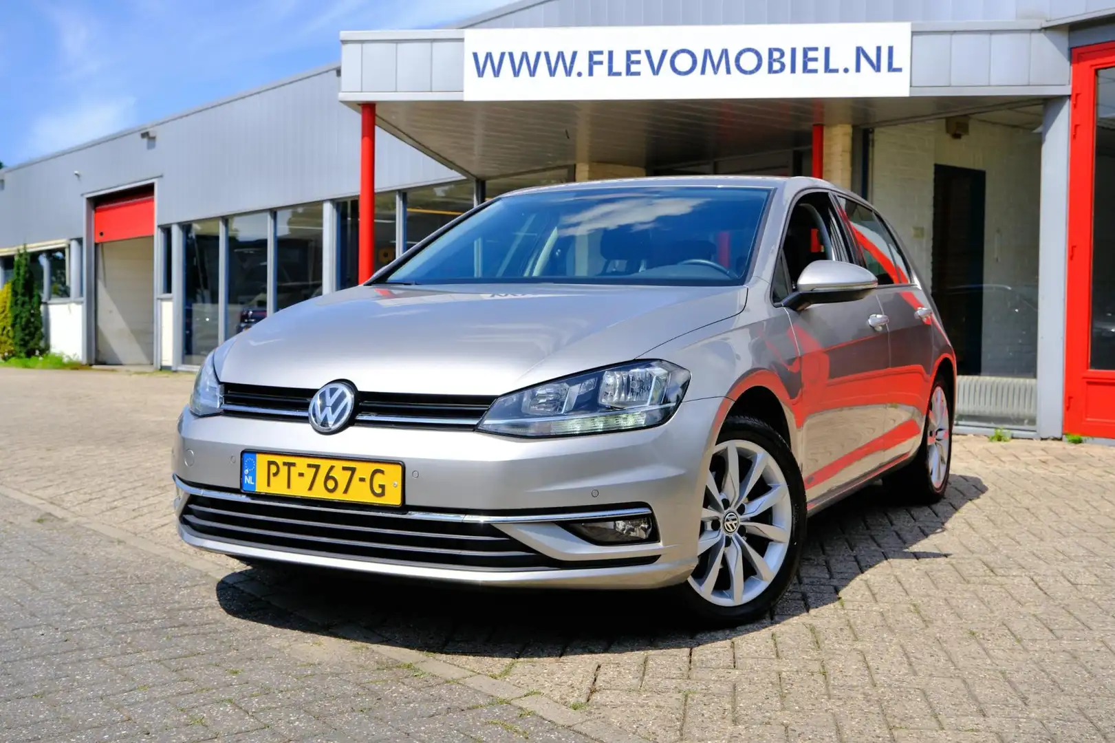 Volkswagen Golf 2.0 TDI 150pk Highline Virtual Displ|1e Eig |Navi| Grijs - 1