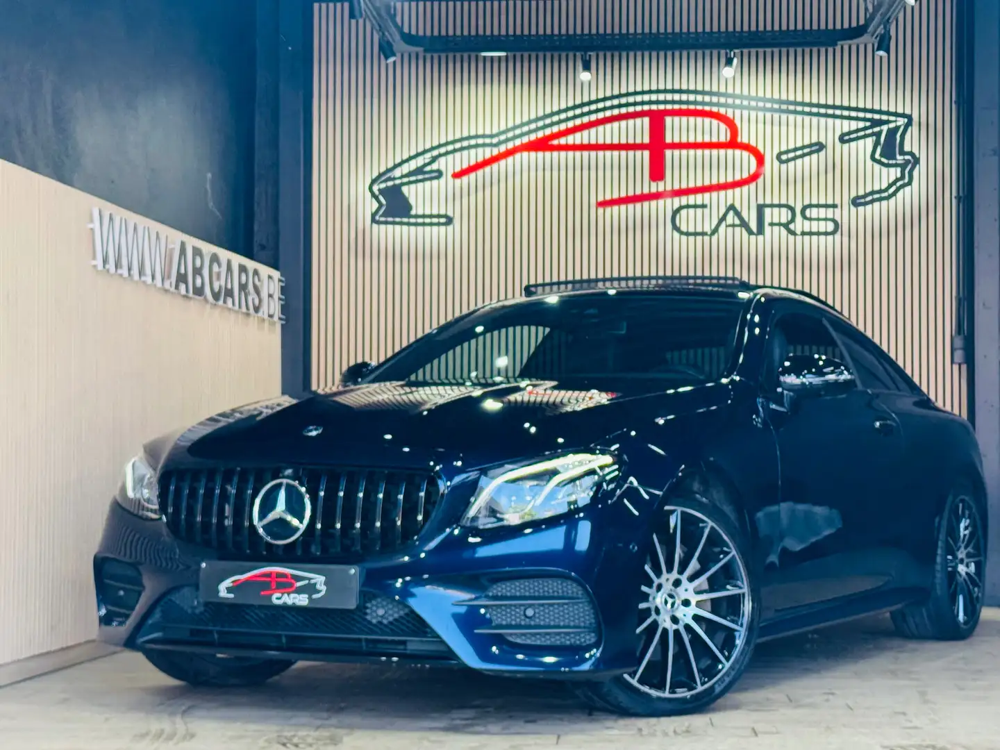 Mercedes-Benz E 200 * LOOK 6.3 PACK AMG * GAR 12 MOIS * FULL OPT Bleu - 1