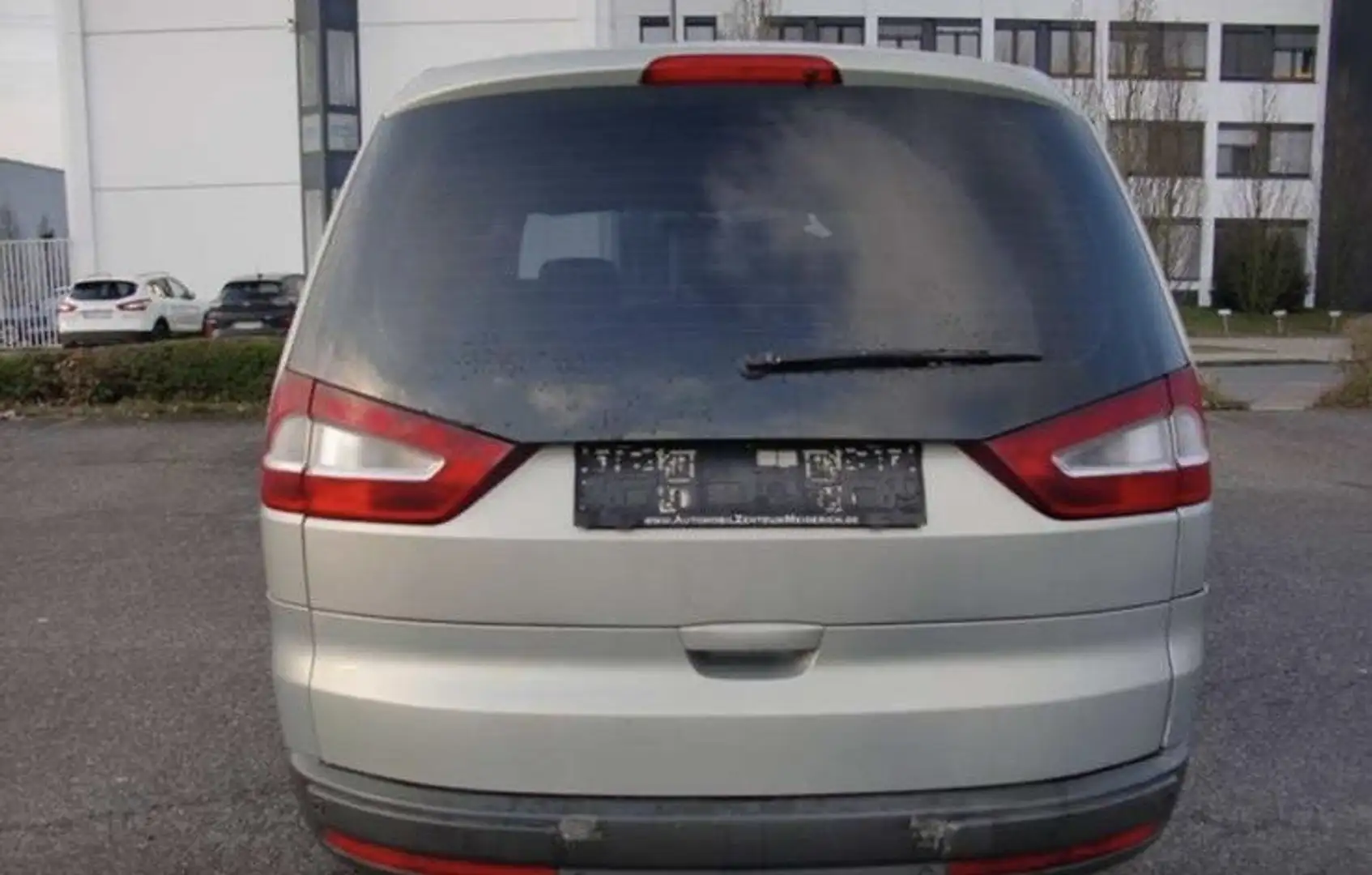 Ford Galaxy 2.0 Ambiente - 2