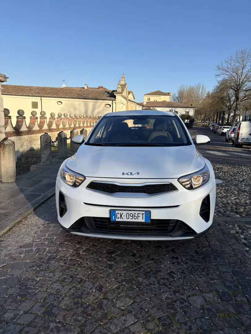 Kia Stonic Stonic 1.2 dpi Urban s/Smart Pack gpl 82cv Blanc - 2