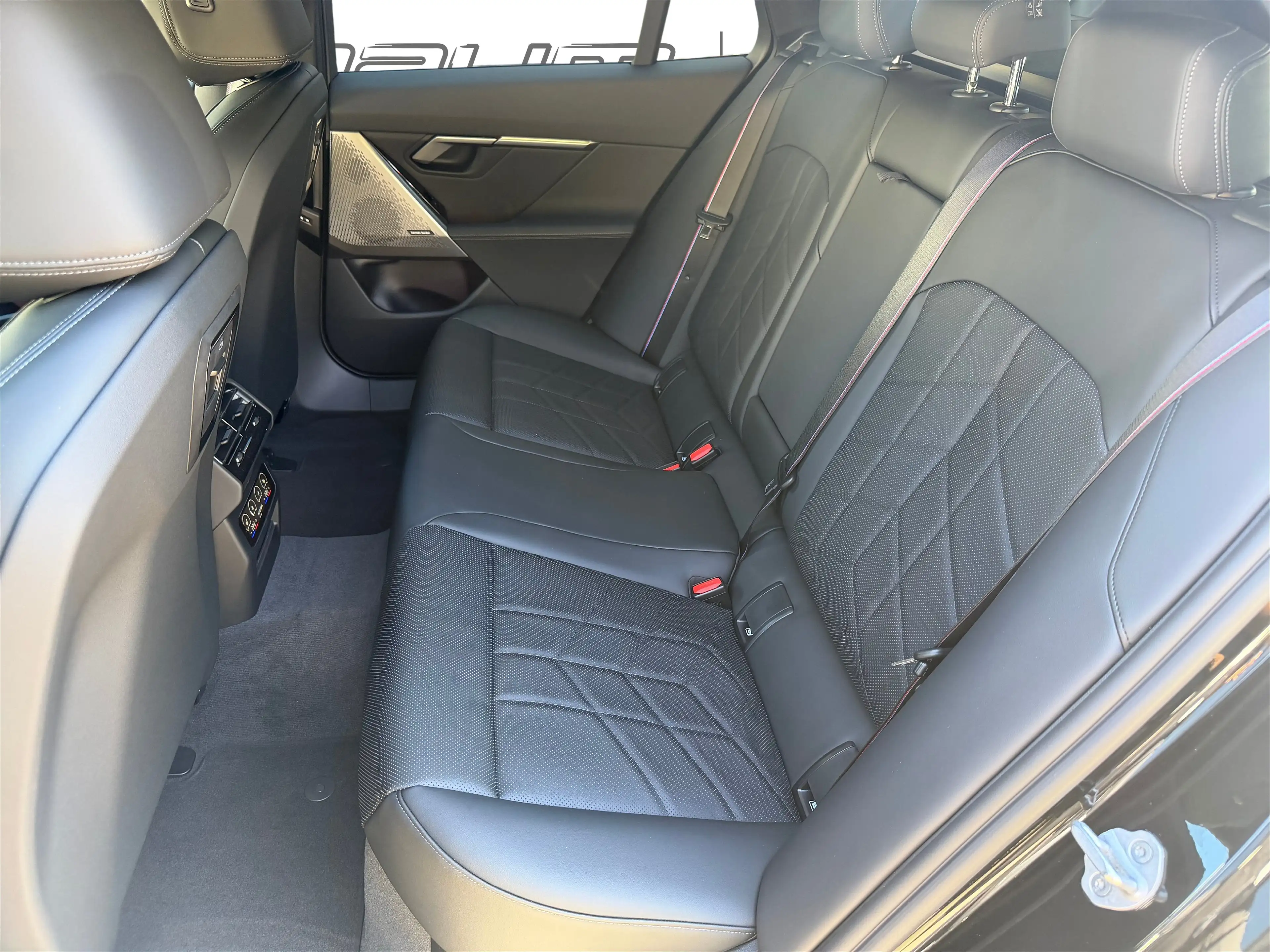 BMW i5 eDrive40 Touring — photo 9