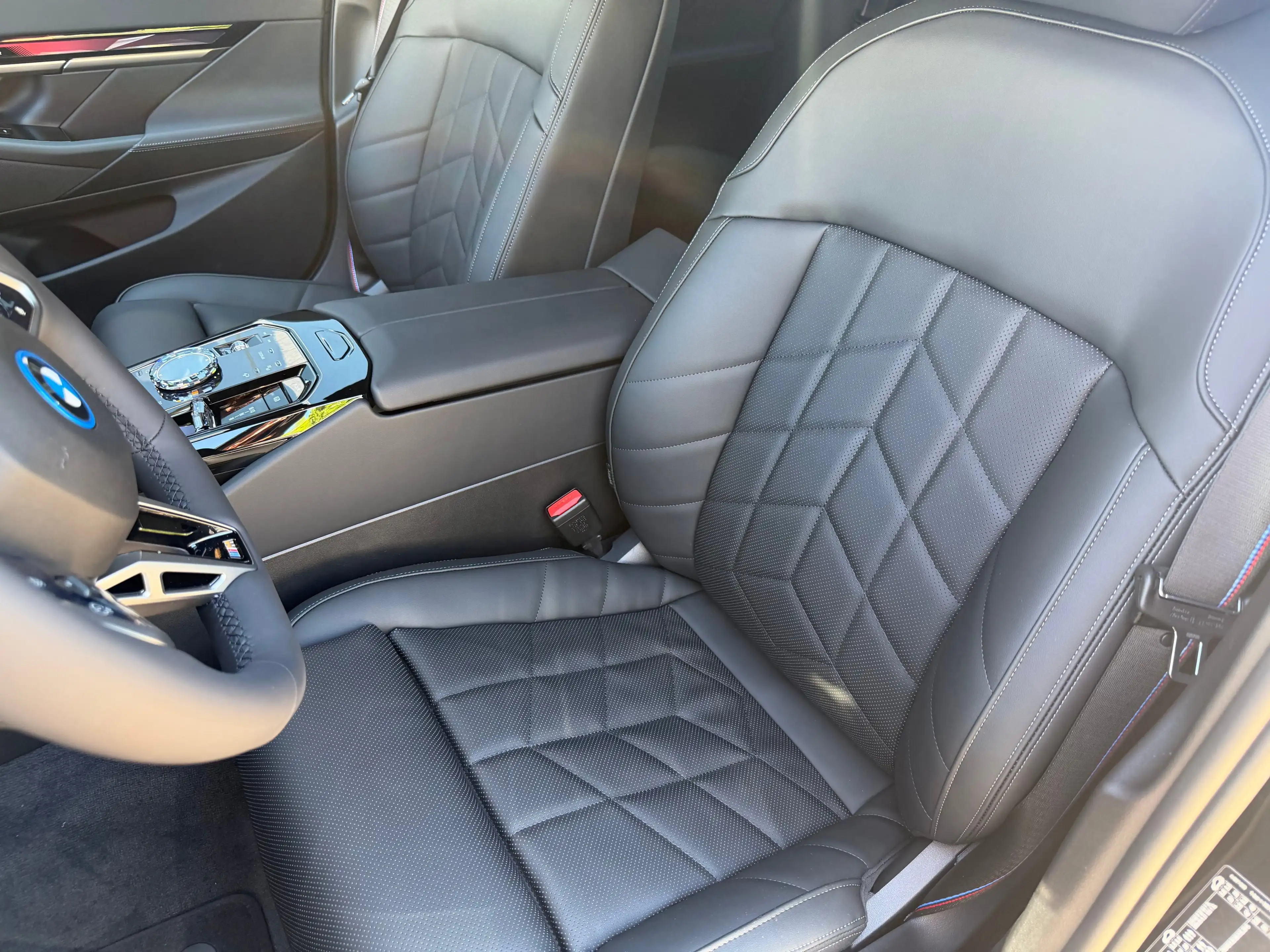BMW i5 eDrive40 Touring — photo 11