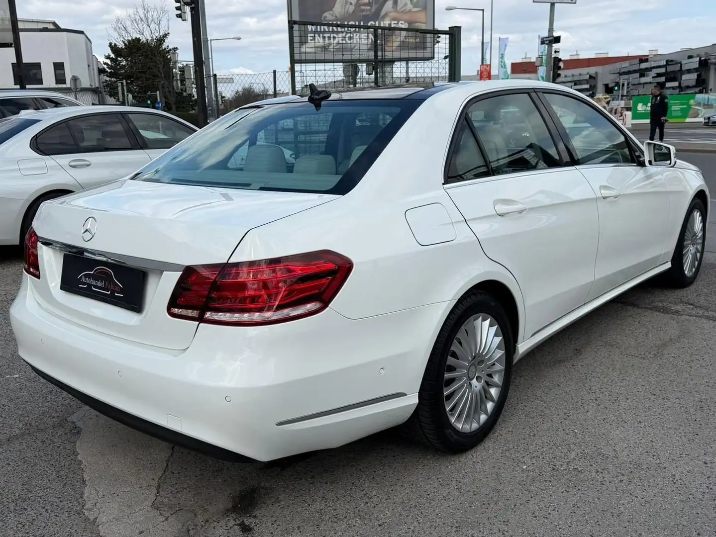 Mercedes-Benz E 400 Elegance Autom. 333PS Panoramadach PICKERL 09/26 Weiß - 2