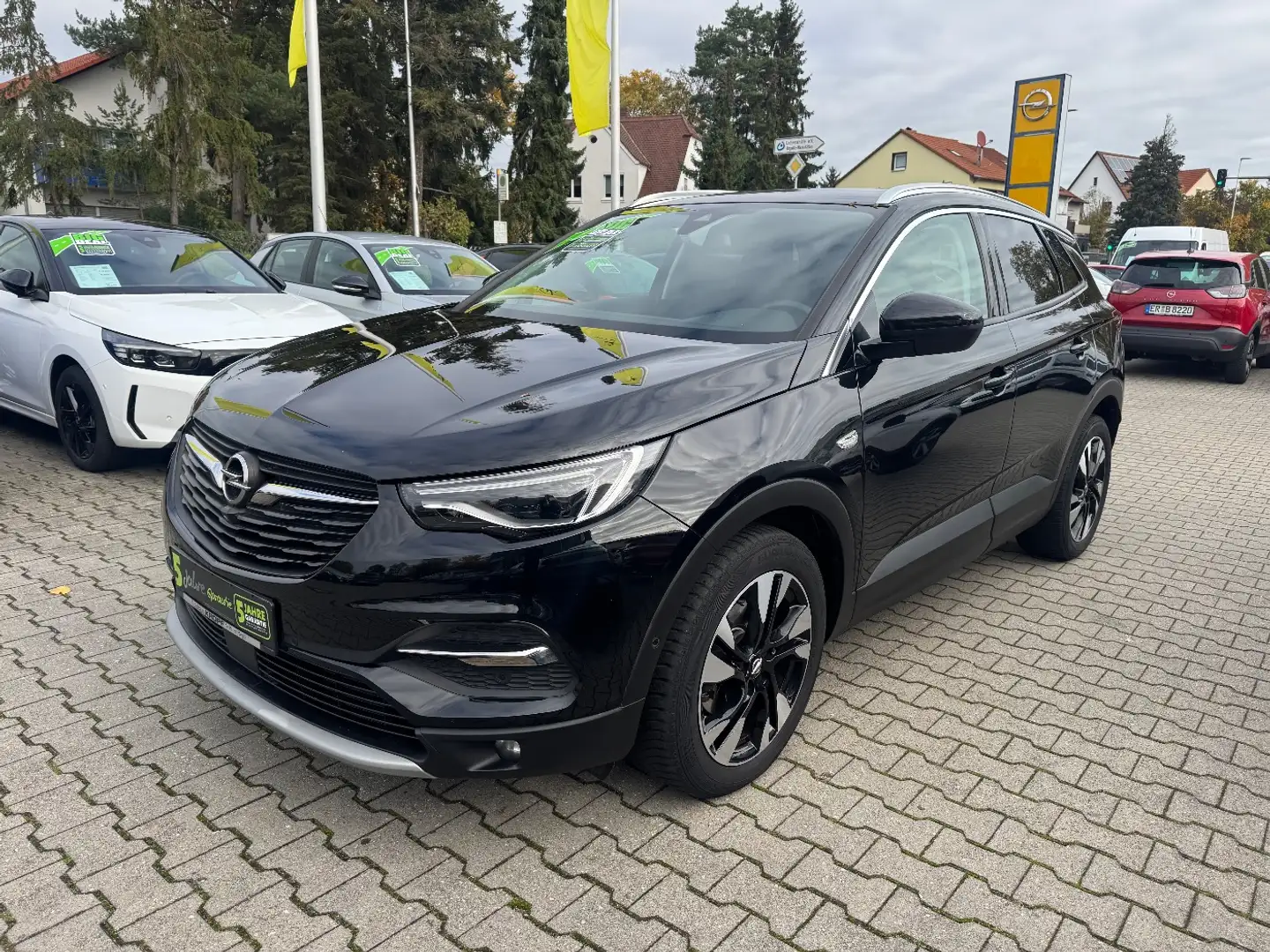 Opel Grandland 2.0 D Ultimate LED+Navi+SHZ+2xKlima+LM Schwarz - 2