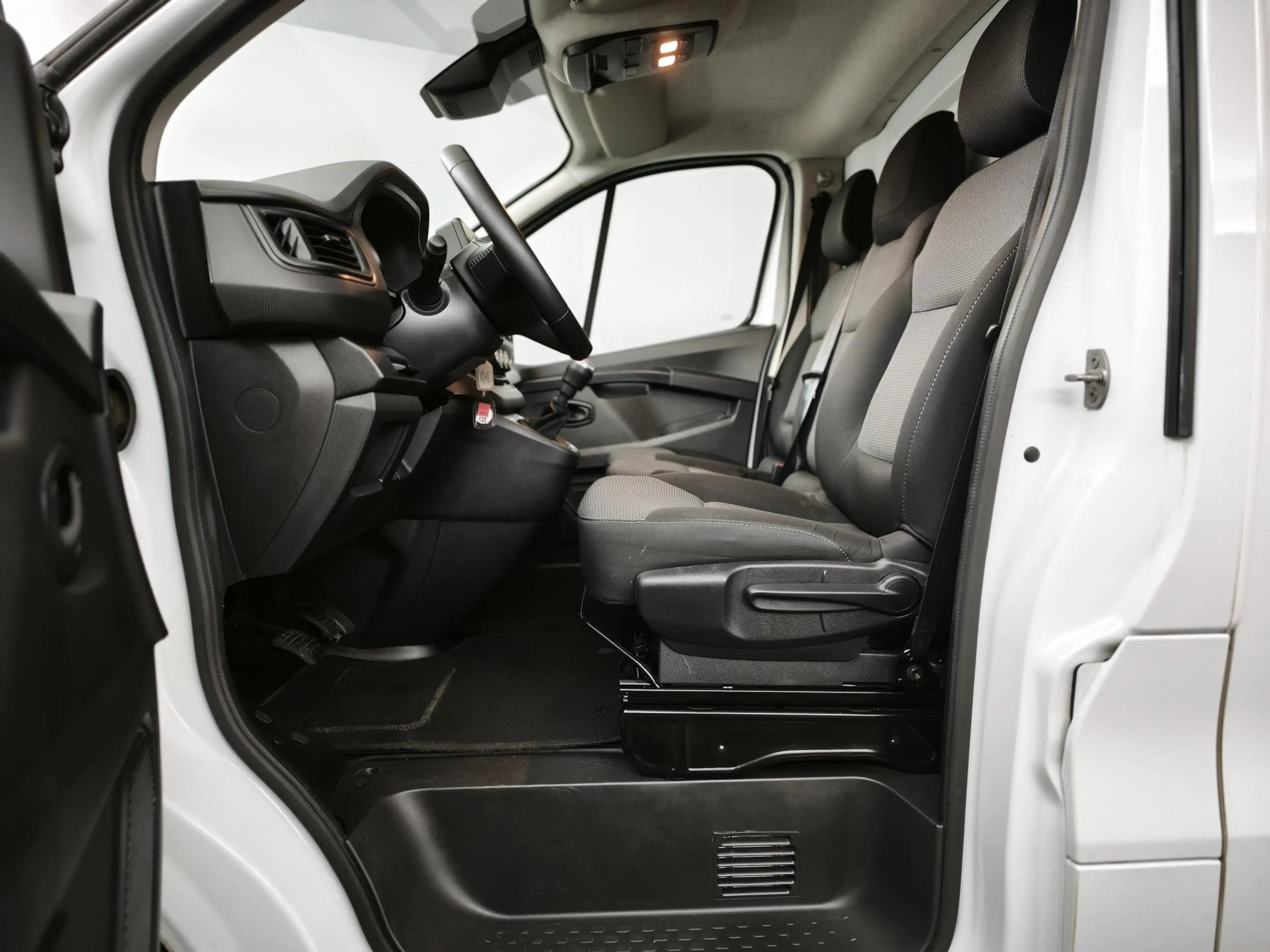 Renault Trafic 2.0 dCi 130 T30 L2H1 Work Edition | Camera | Navig — photo 6