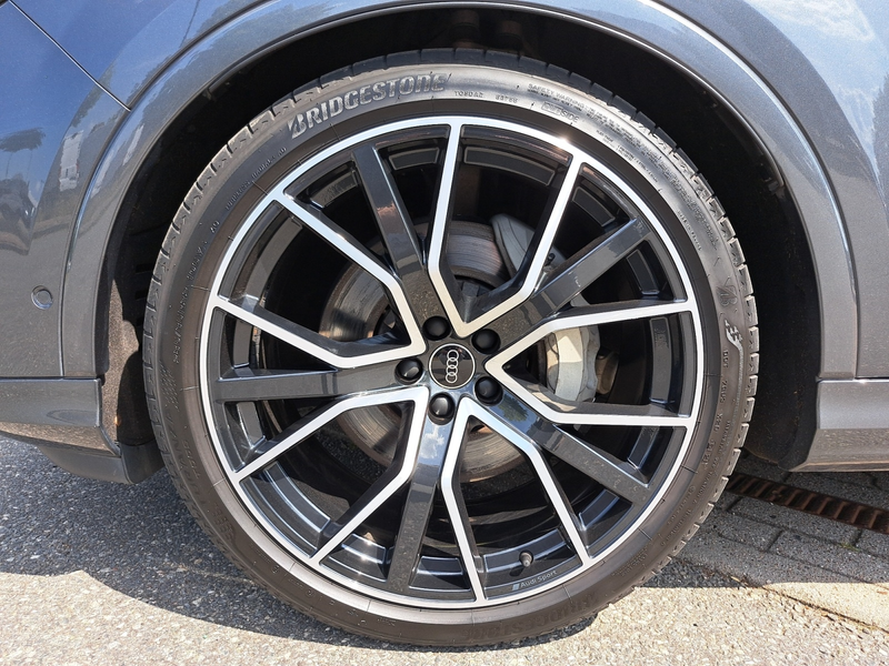 Audi Q7 S line 55 TFSI quattro tiptr. PANO AHK 22" HEAD 4 — photo 9
