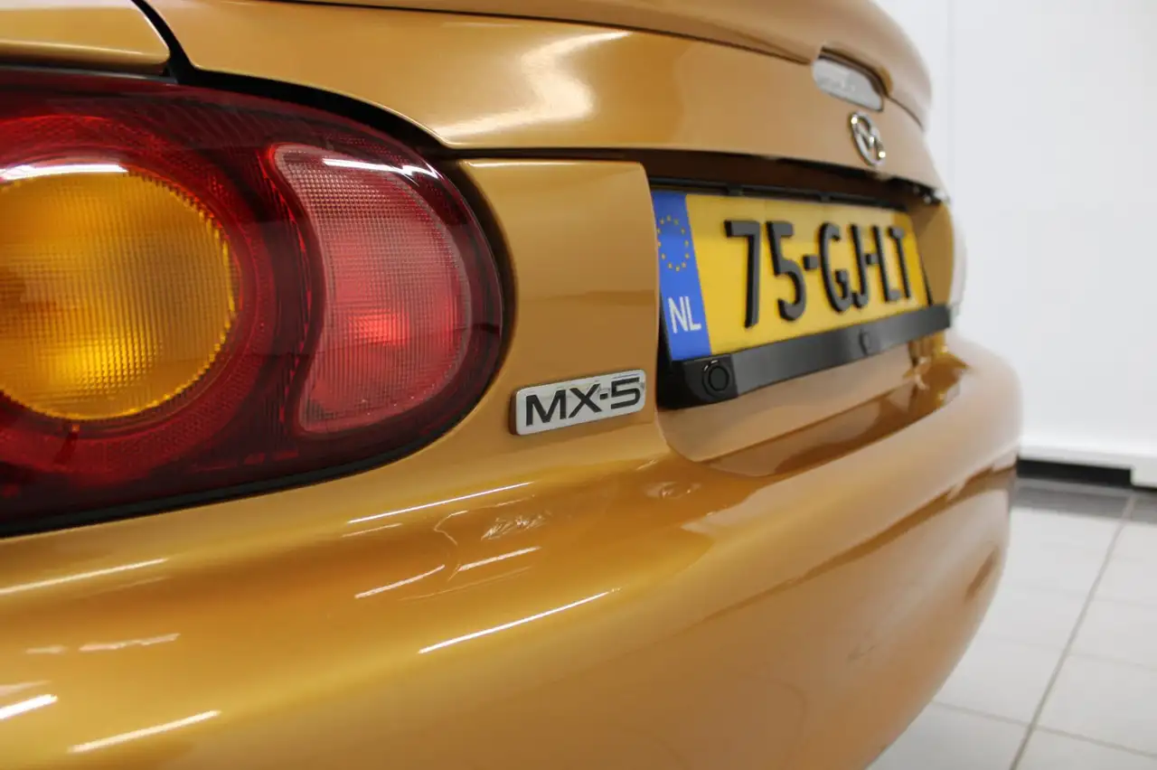 Mazda MX-5 1.6i - Roestvrij en Youngtimer, foto 7