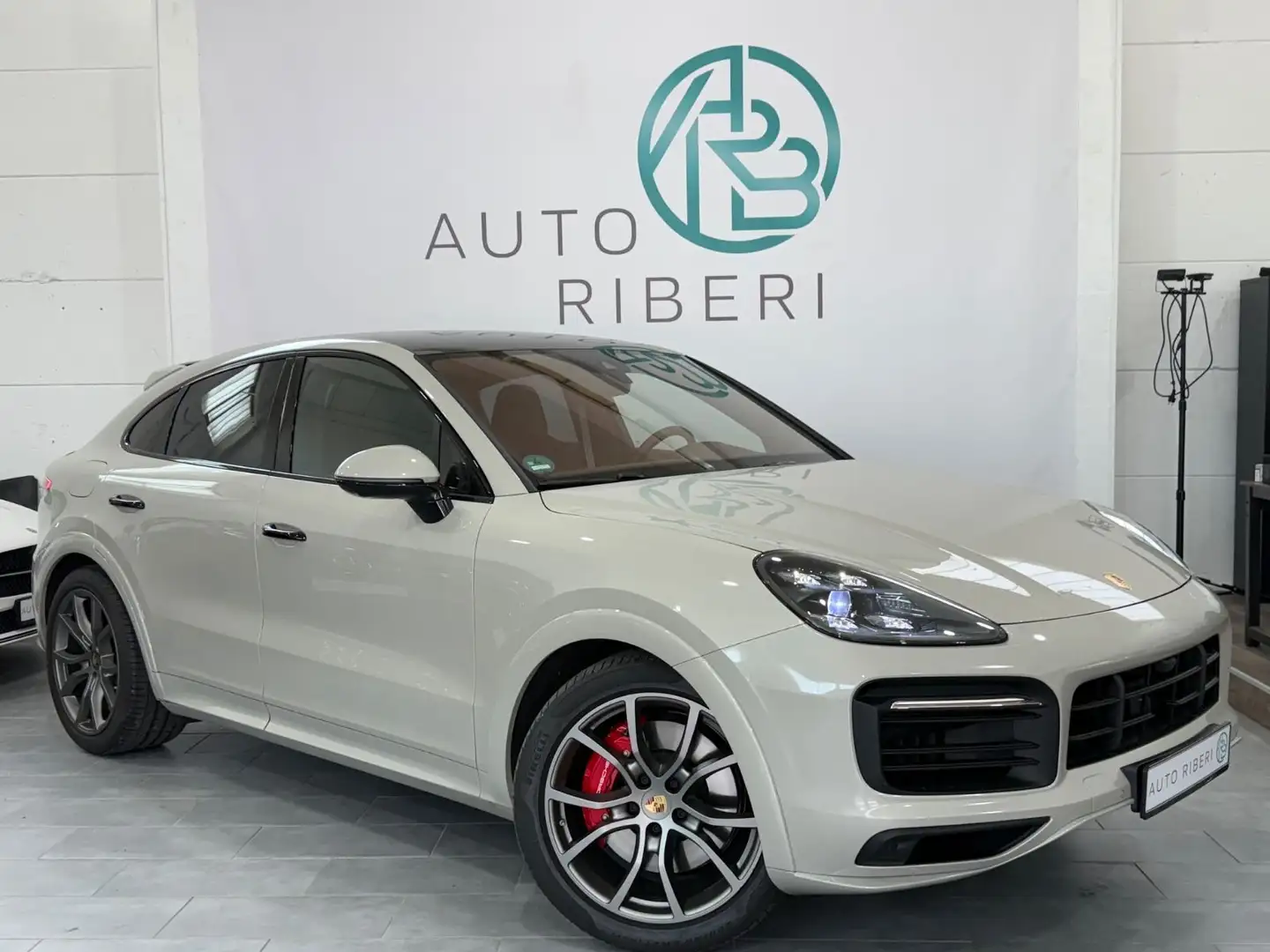 Porsche Cayenne Coupe GTS*PTS Lack*Pano*Bose*18Wege Beige - 1