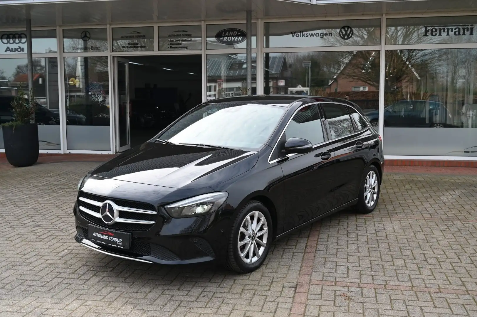 Mercedes-Benz B 250 Progressive / LEDER / AHK / KAMERA / TOP Schwarz - 2