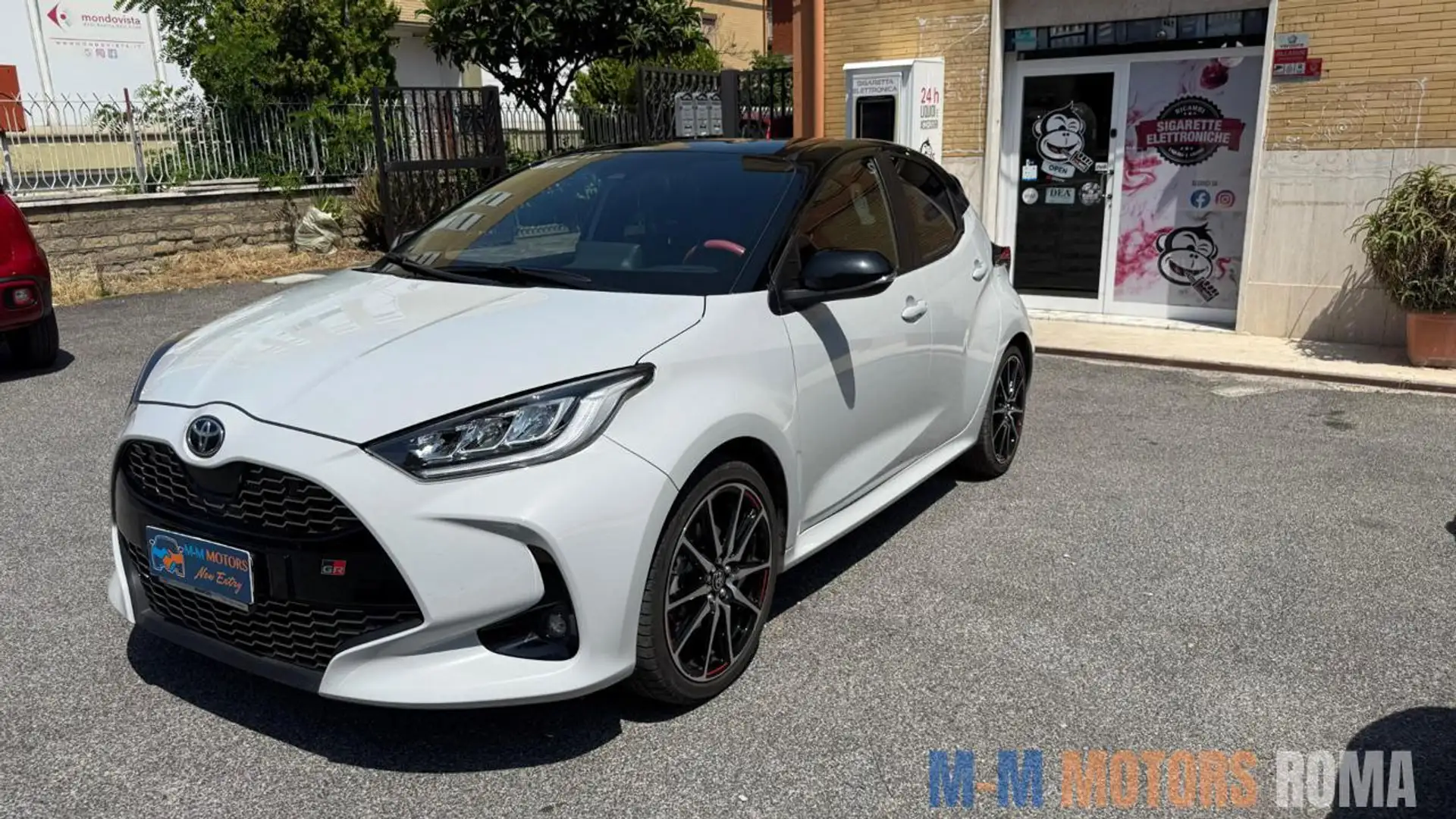 Toyota Yaris 1.5 Hybrid 5 porte GR Sport Grigio - 1