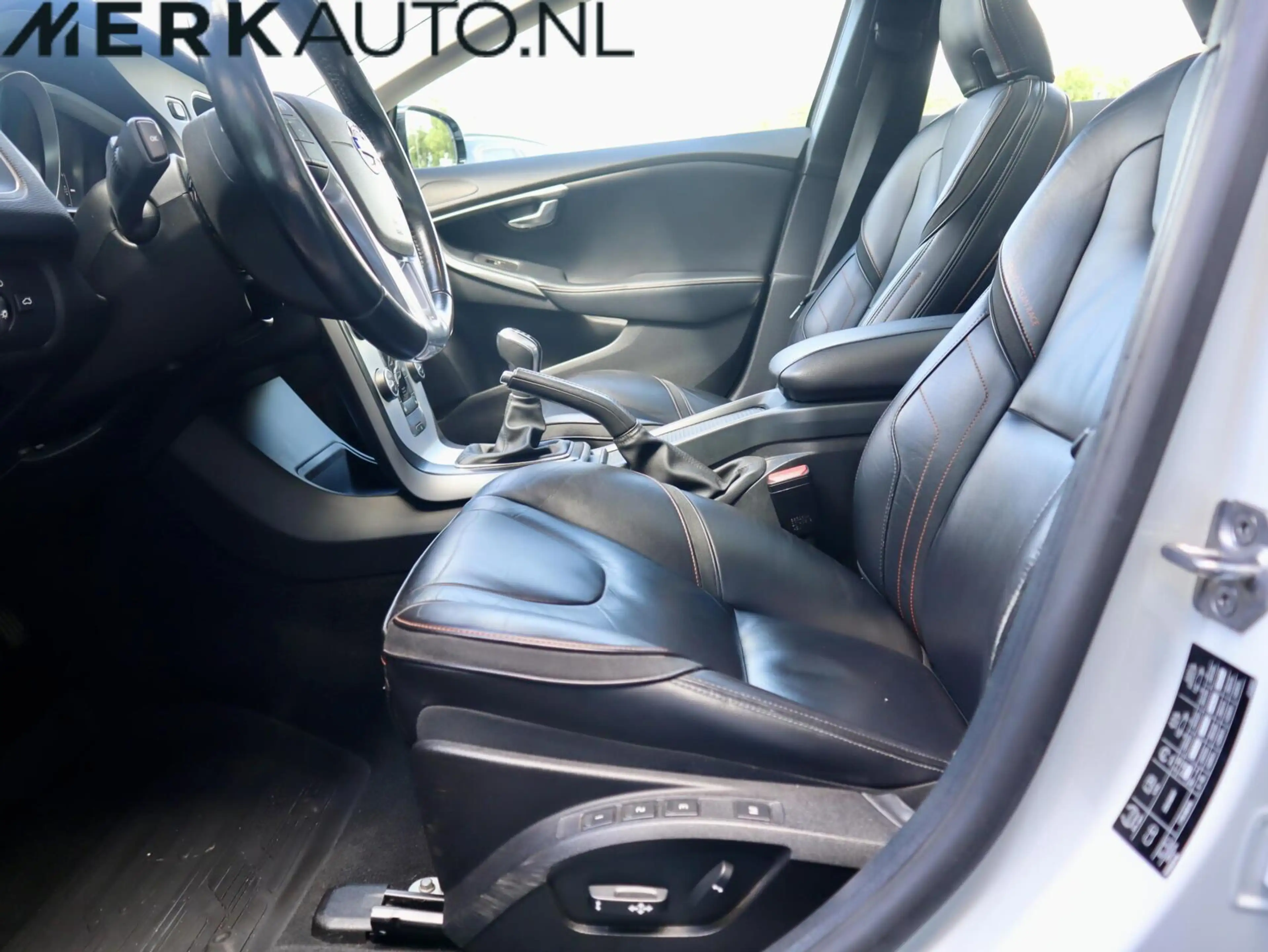 Volvo V40 Cross Country 1.6 T4 Ocean Race, Panodak, Leder — photo 4