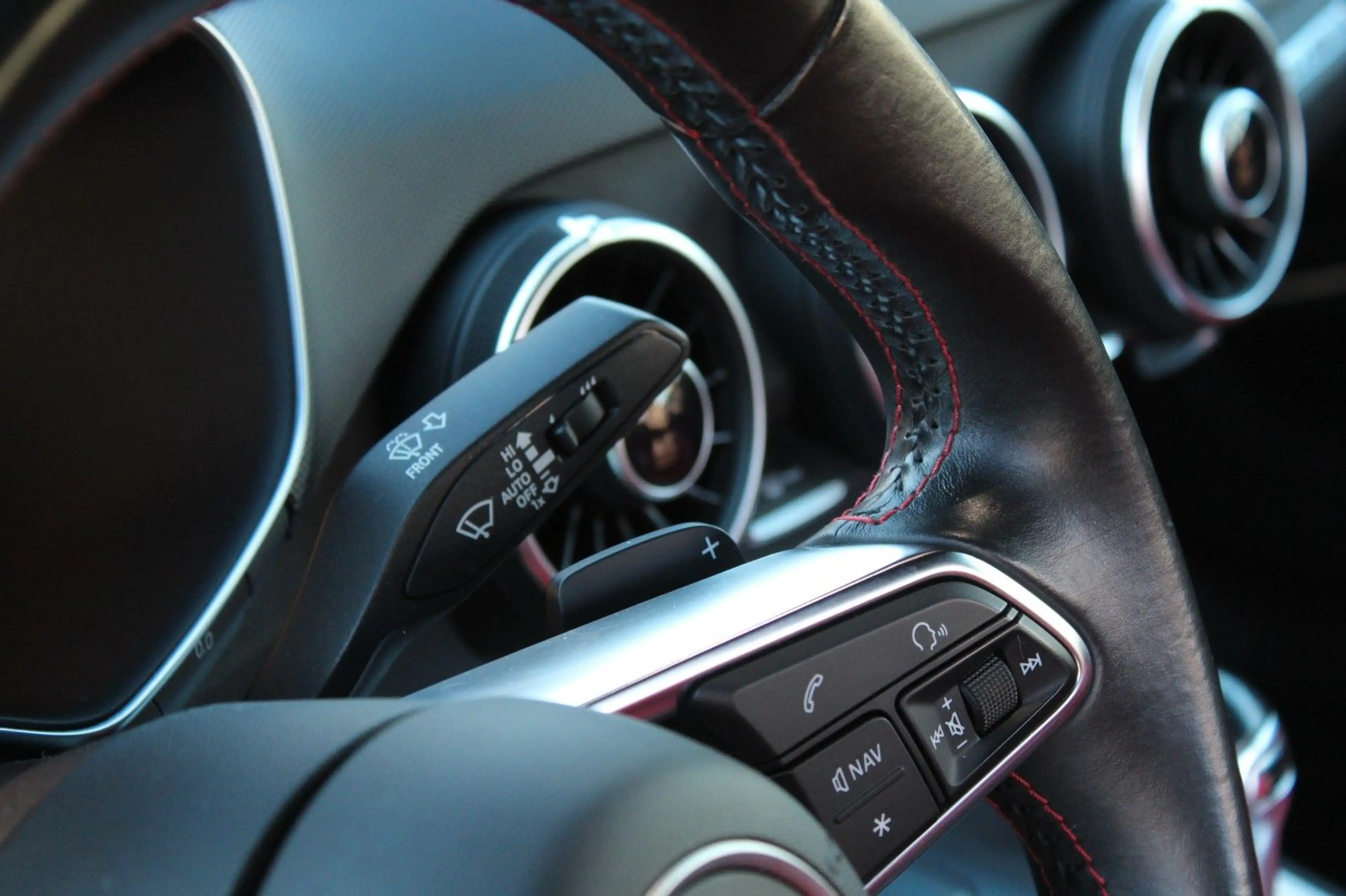 Audi TTS Coupe 2.0 TFSI S tronic quattro S-Line Bang — photo 31