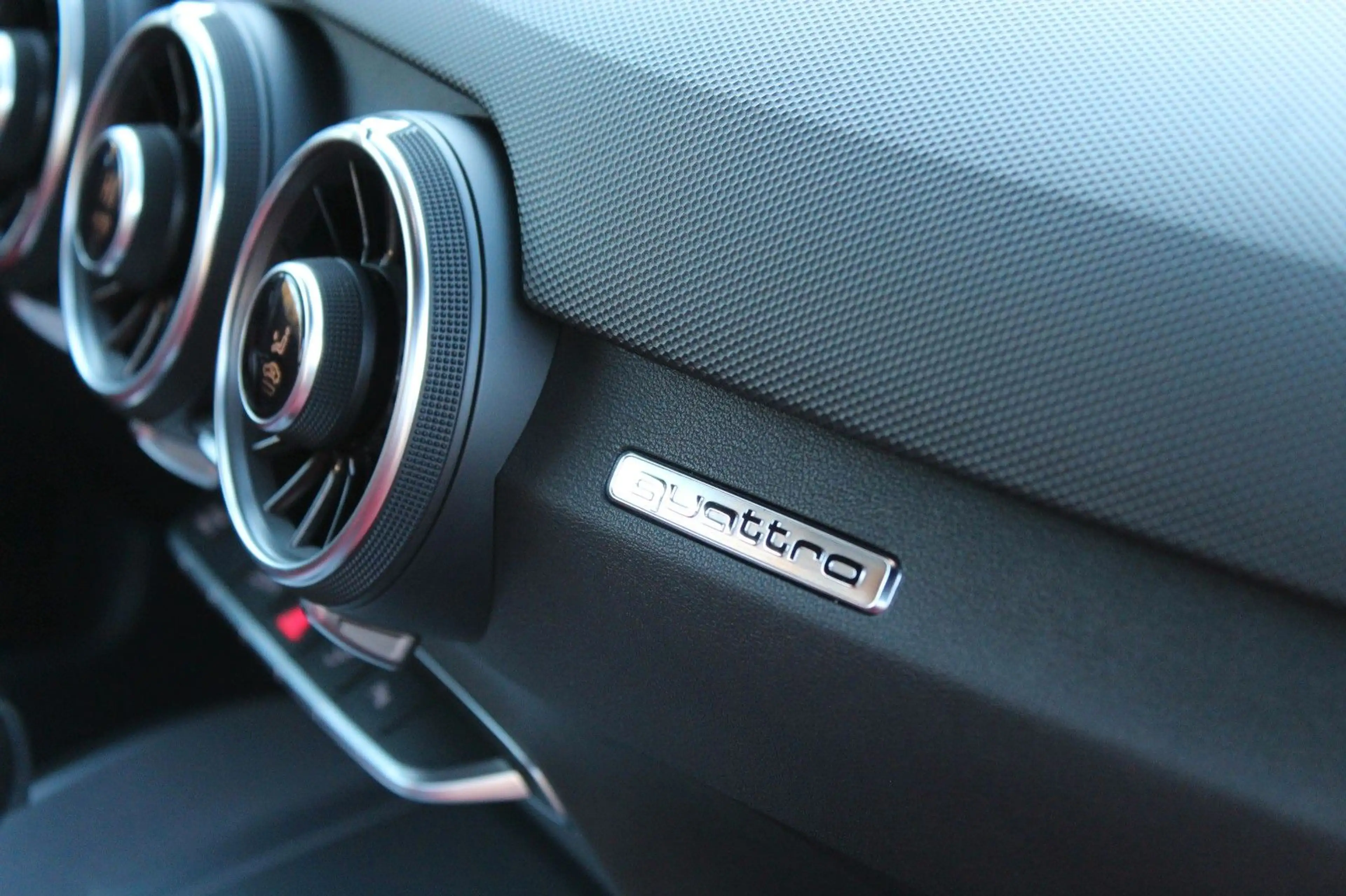 Audi TTS Coupe 2.0 TFSI S tronic quattro S-Line Bang — photo 29