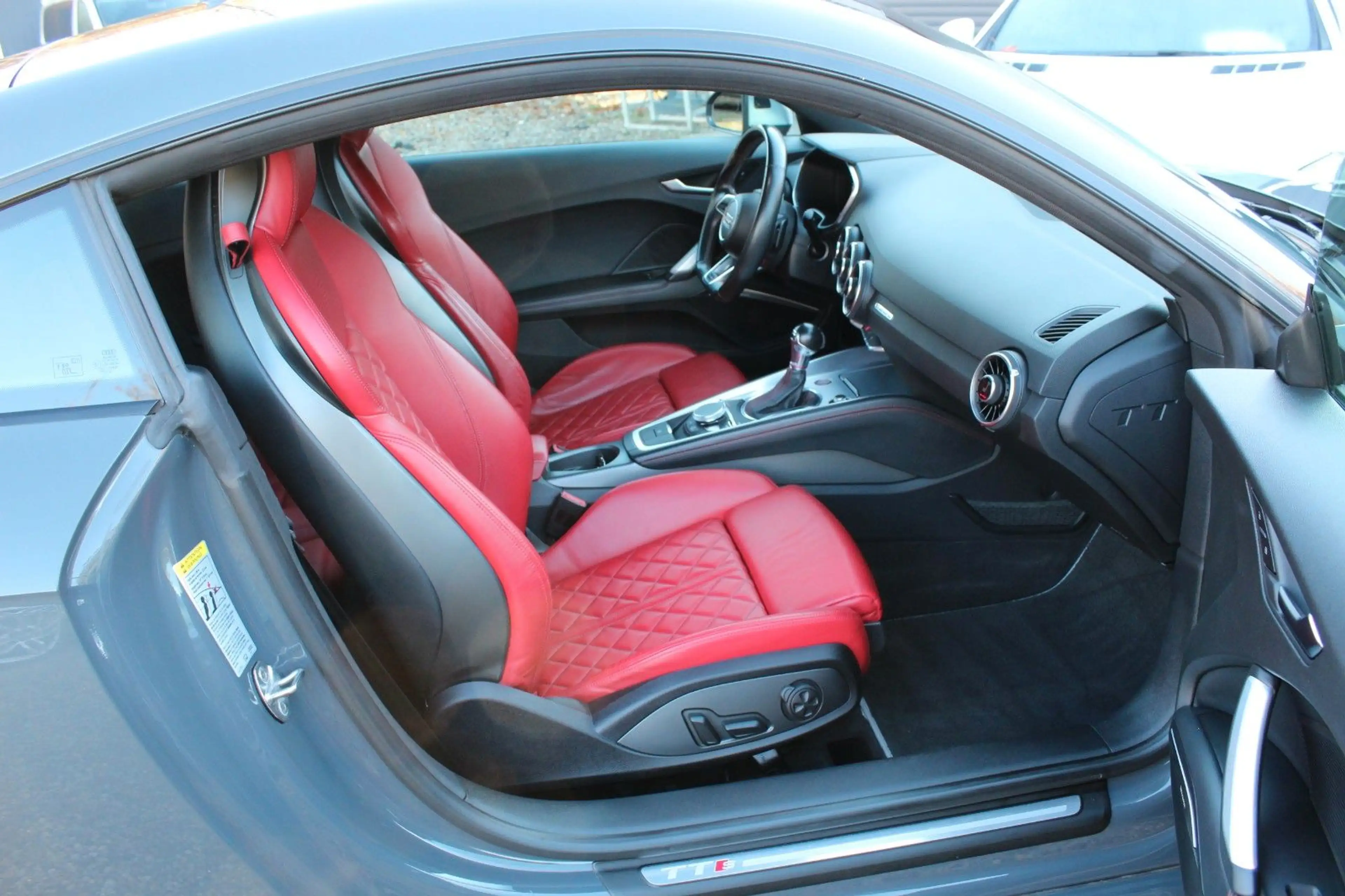 Audi TTS Coupe 2.0 TFSI S tronic quattro S-Line Bang — photo 17