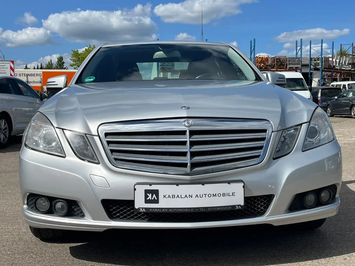 Mercedes-Benz E 200 E -Klasse Lim. E 200 CGI BlueEfficiency Silber - 2