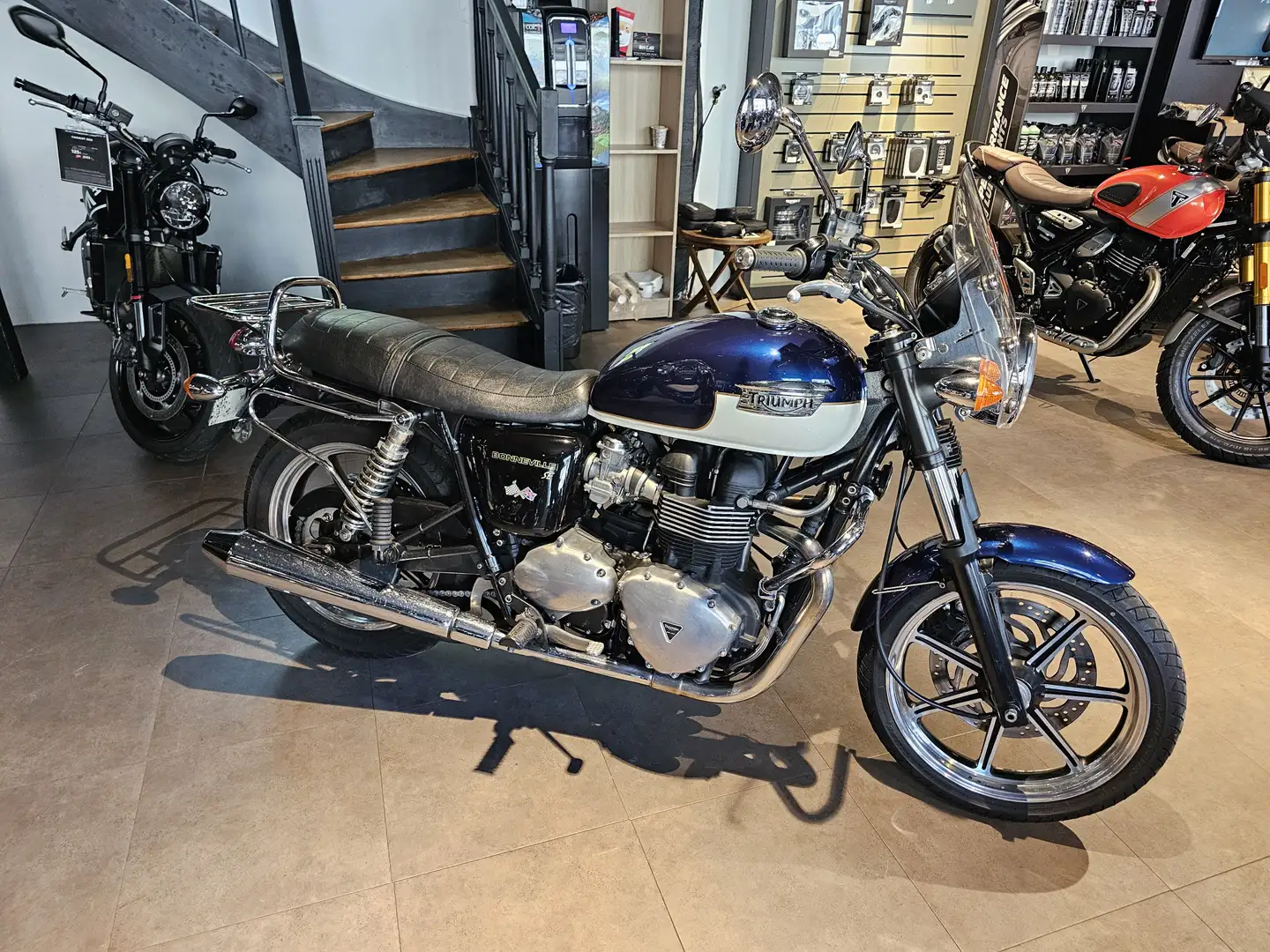 Triumph Azul - 1
