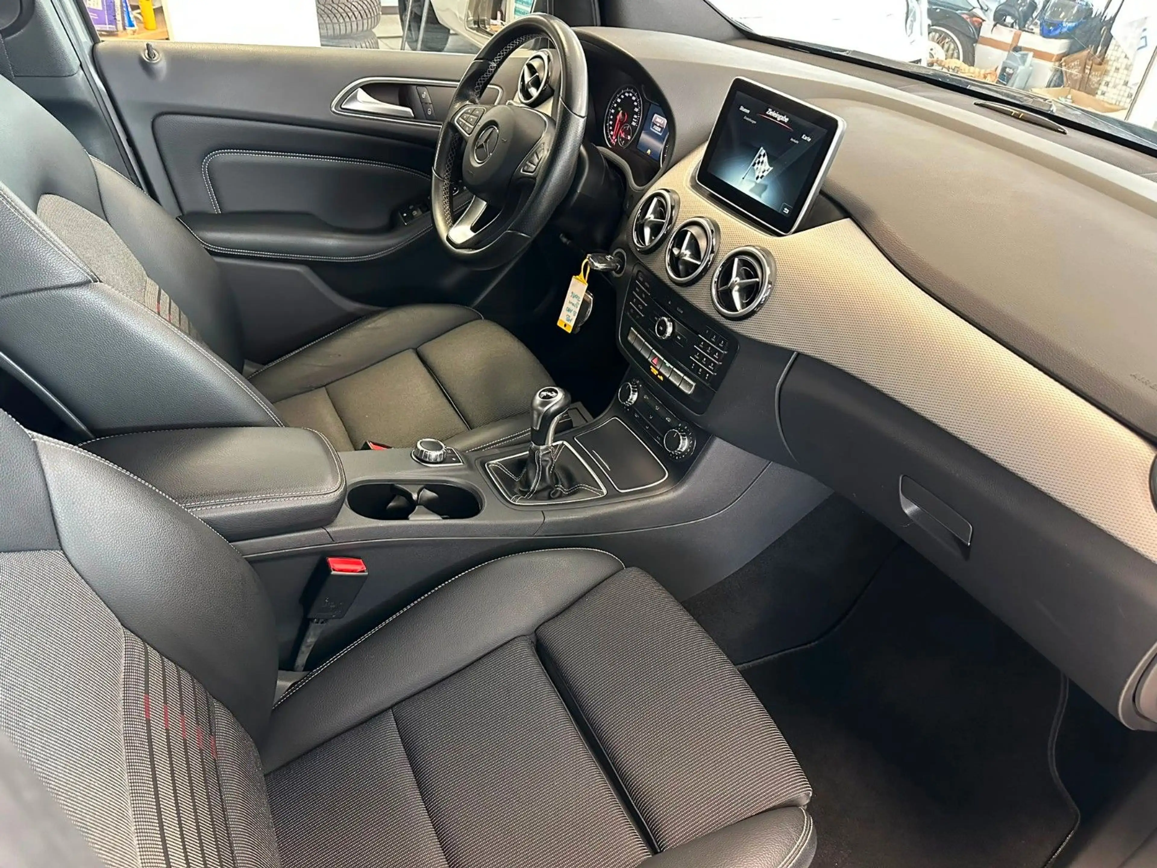 Mercedes-Benz B 180 °Klima°El.Fenster°Tüv°Inspektion — photo 11
