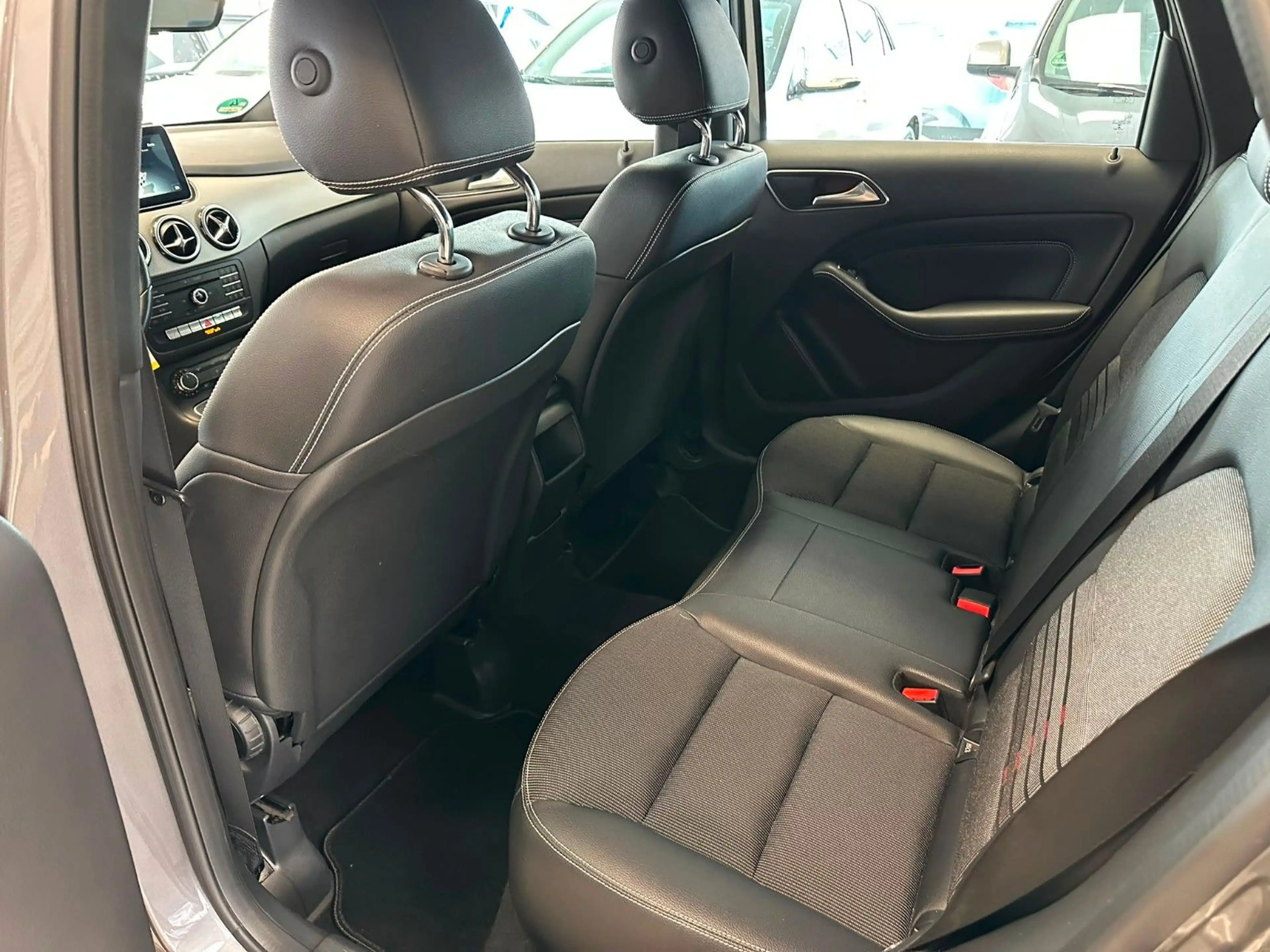 Mercedes-Benz B 180 °Klima°El.Fenster°Tüv°Inspektion — photo 13