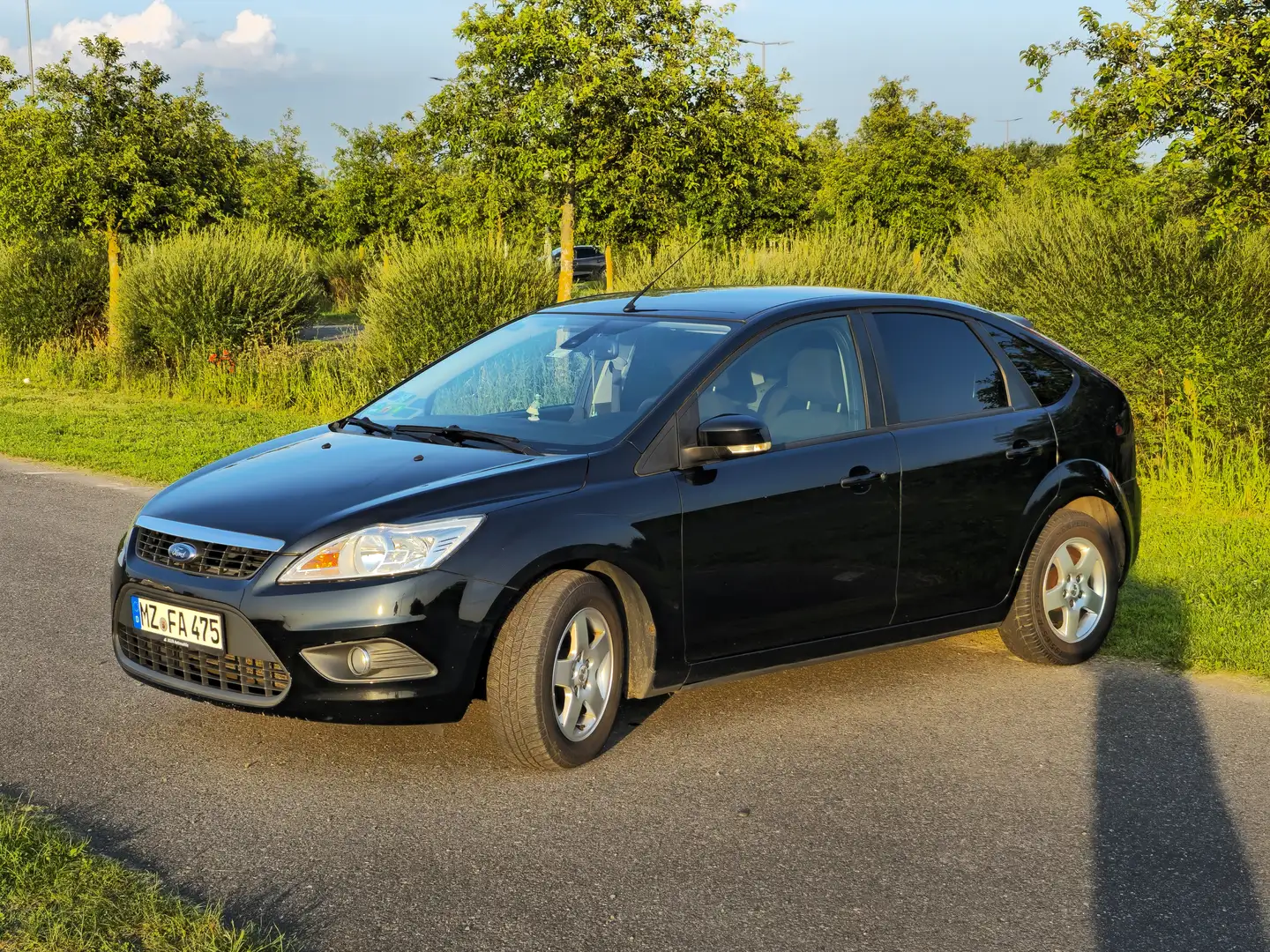 Ford Focus Focus Fließheck  5-Türer 1.6 Ti-VCT Style Schwarz - 1