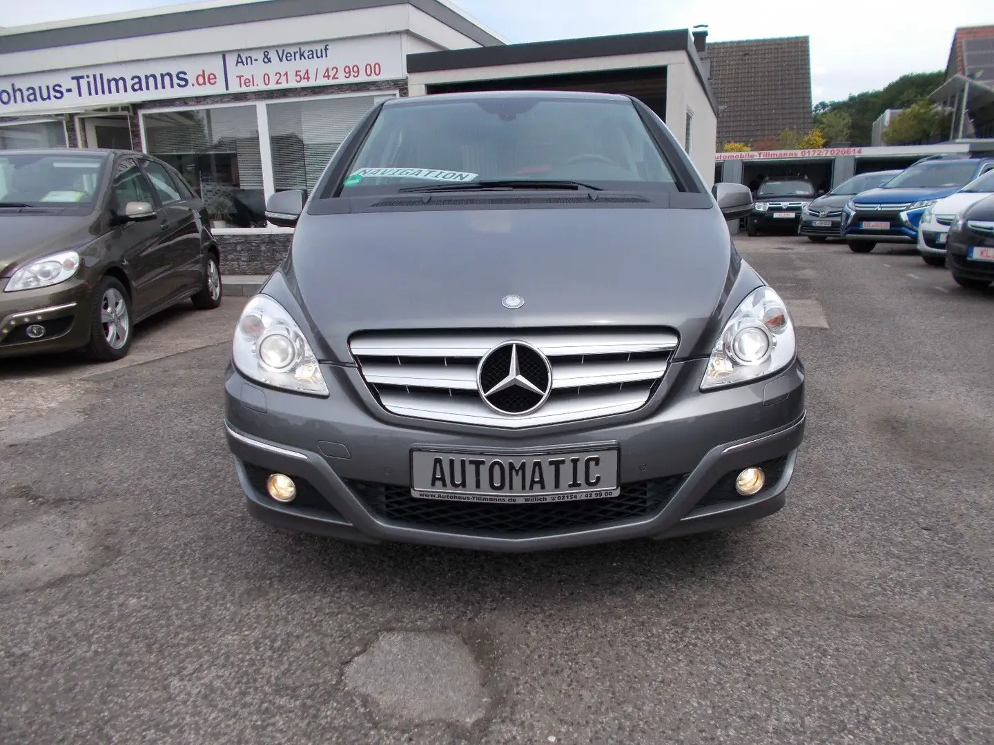 Mercedes-Benz B 180 B -Klasse 180 Autom.,Lam.dach.Navy.AHK.abn.Neu Gris - 2