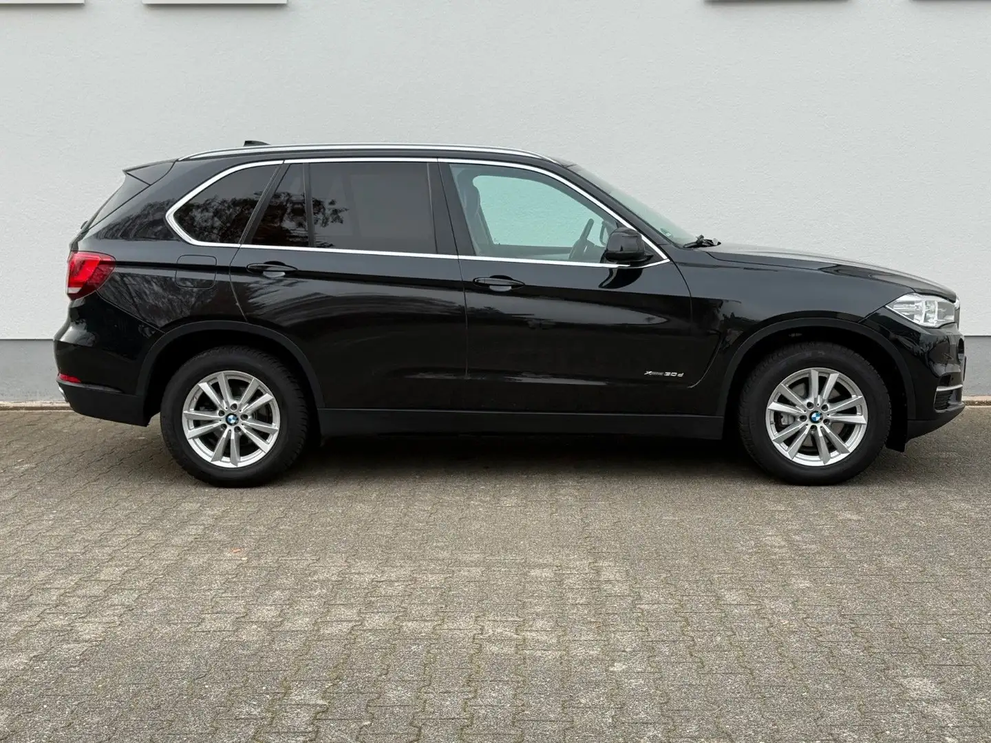 BMW X5 xDrive30d Sport-Aut Navi Prof. Standheizung Schwarz - 2