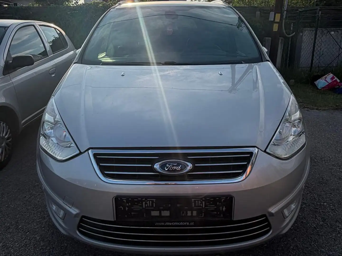 Ford Galaxy Galaxy Ghia 2,0 TDCi DPF Aut. Ghia Grau - 1