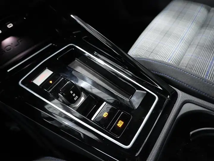 Volkswagen Golf 2026, foto 14