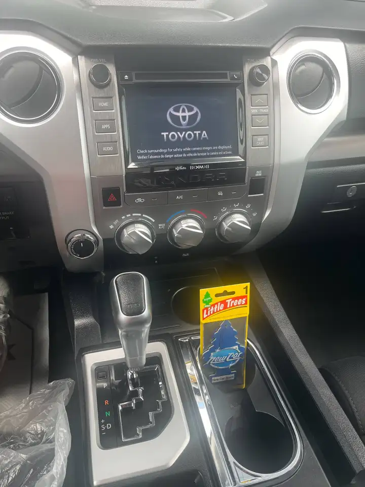 Toyota Tundra снимка Toyota Tundra