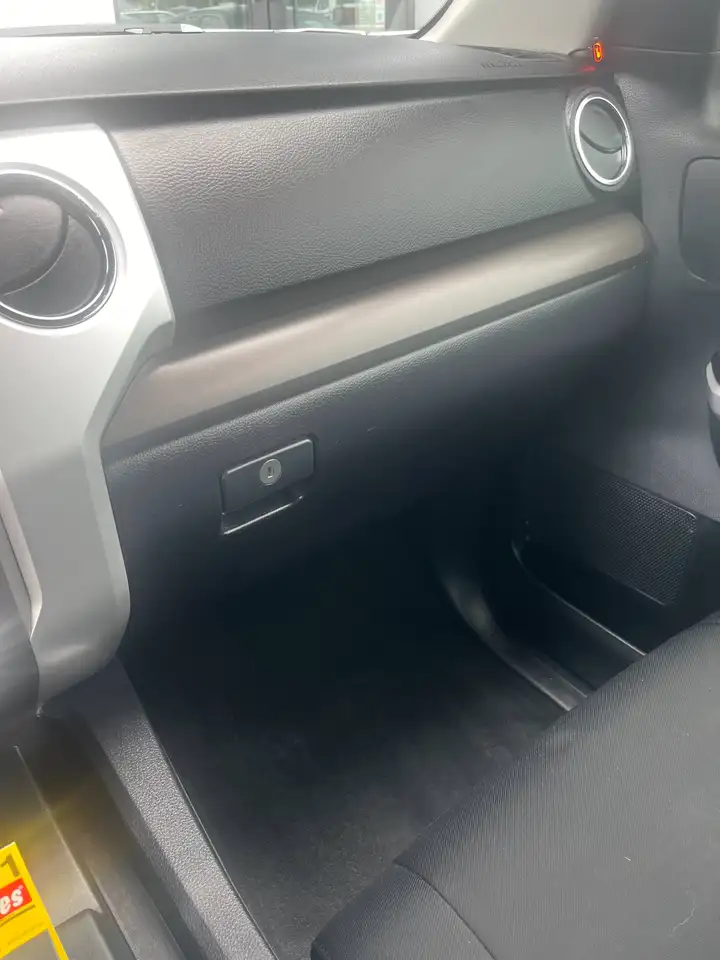Toyota Tundra снимка Toyota Tundra